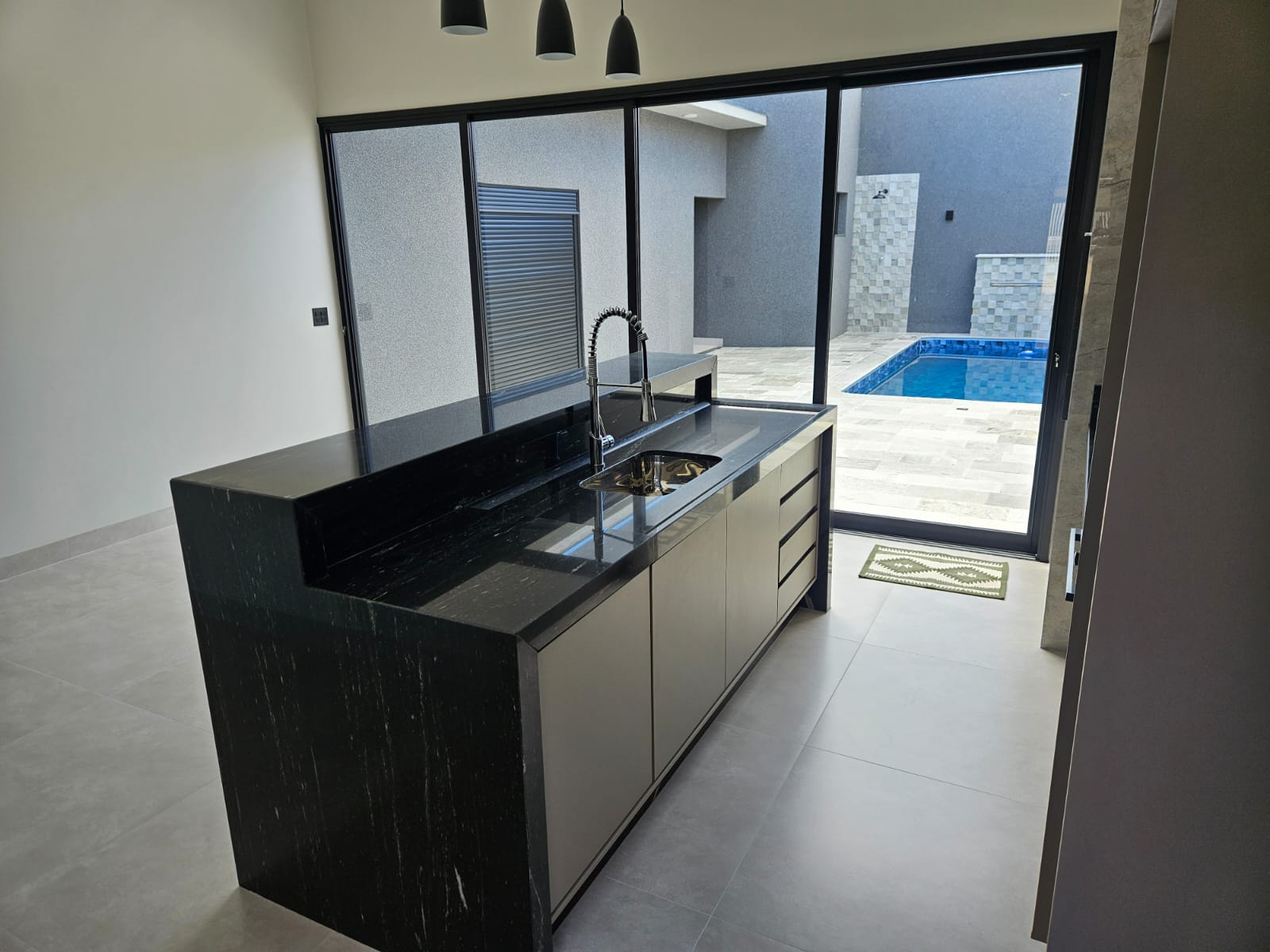 LINDA CASA NOVA NO JARDIM DO LAGO 3