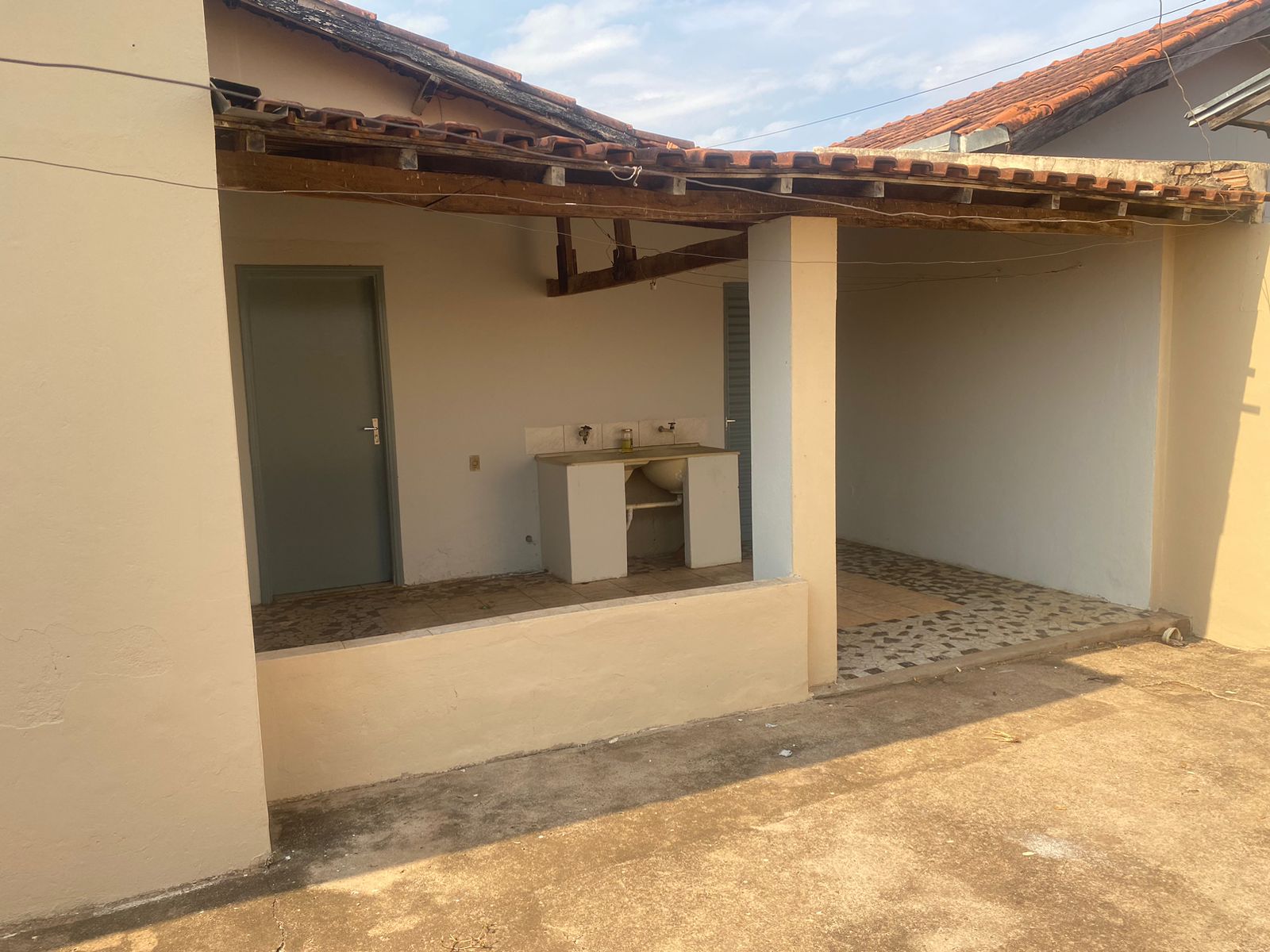 ÓTIMA CASA COM SUÍTE NO MONREAL