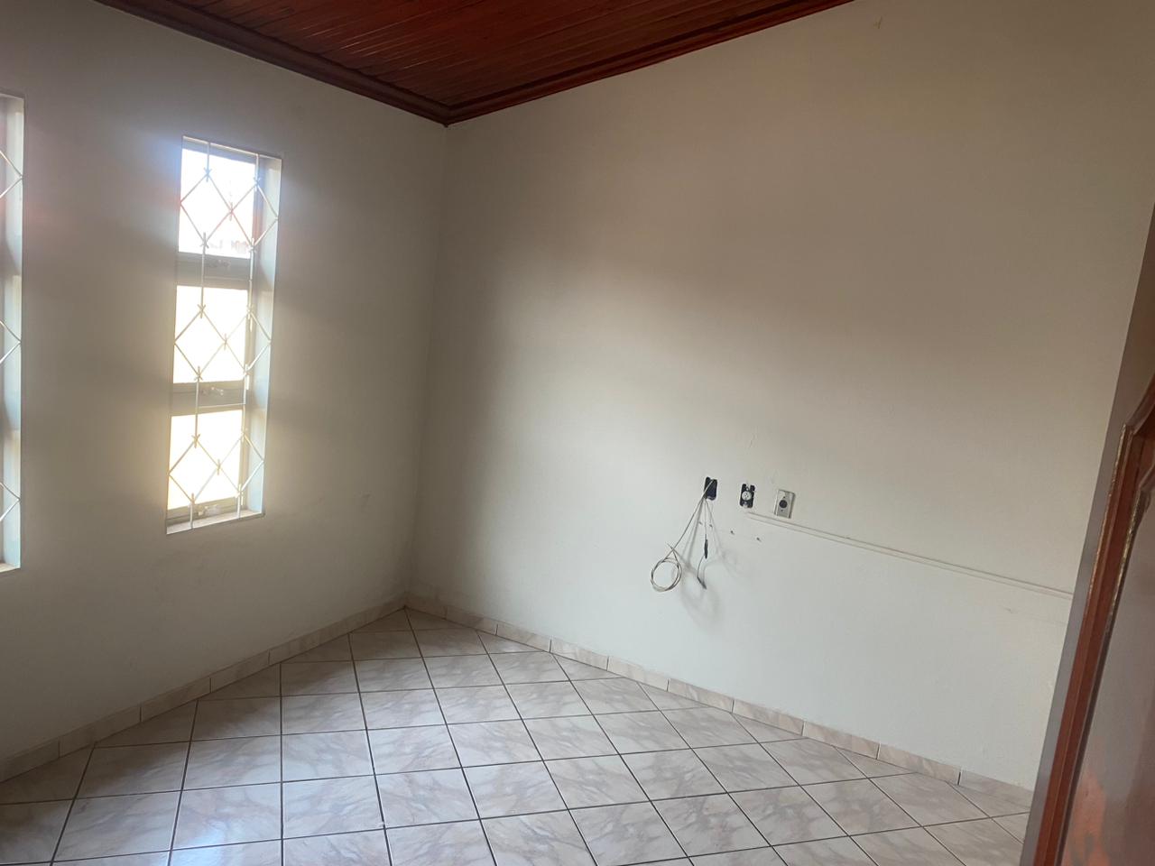 ÓTIMA CASA COM SUÍTE NO MONREAL