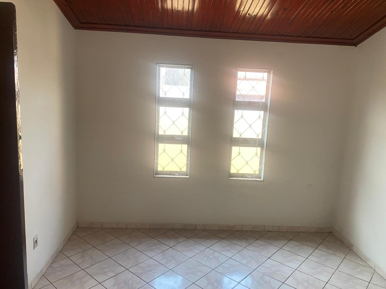 ÓTIMA CASA COM SUÍTE NO MONREAL