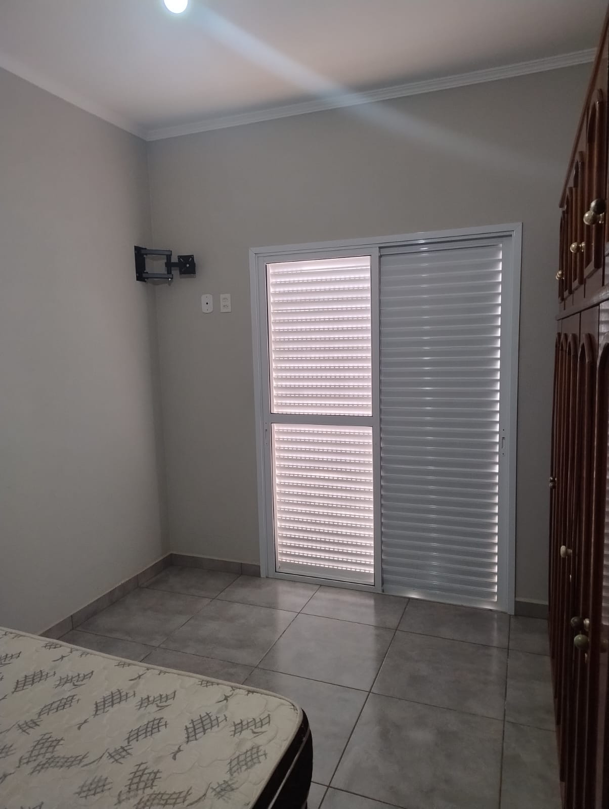 ÓTIMA CASA COM SALÃO COMERCIAL NO BAIRRO ANTONIO FERREIRA 