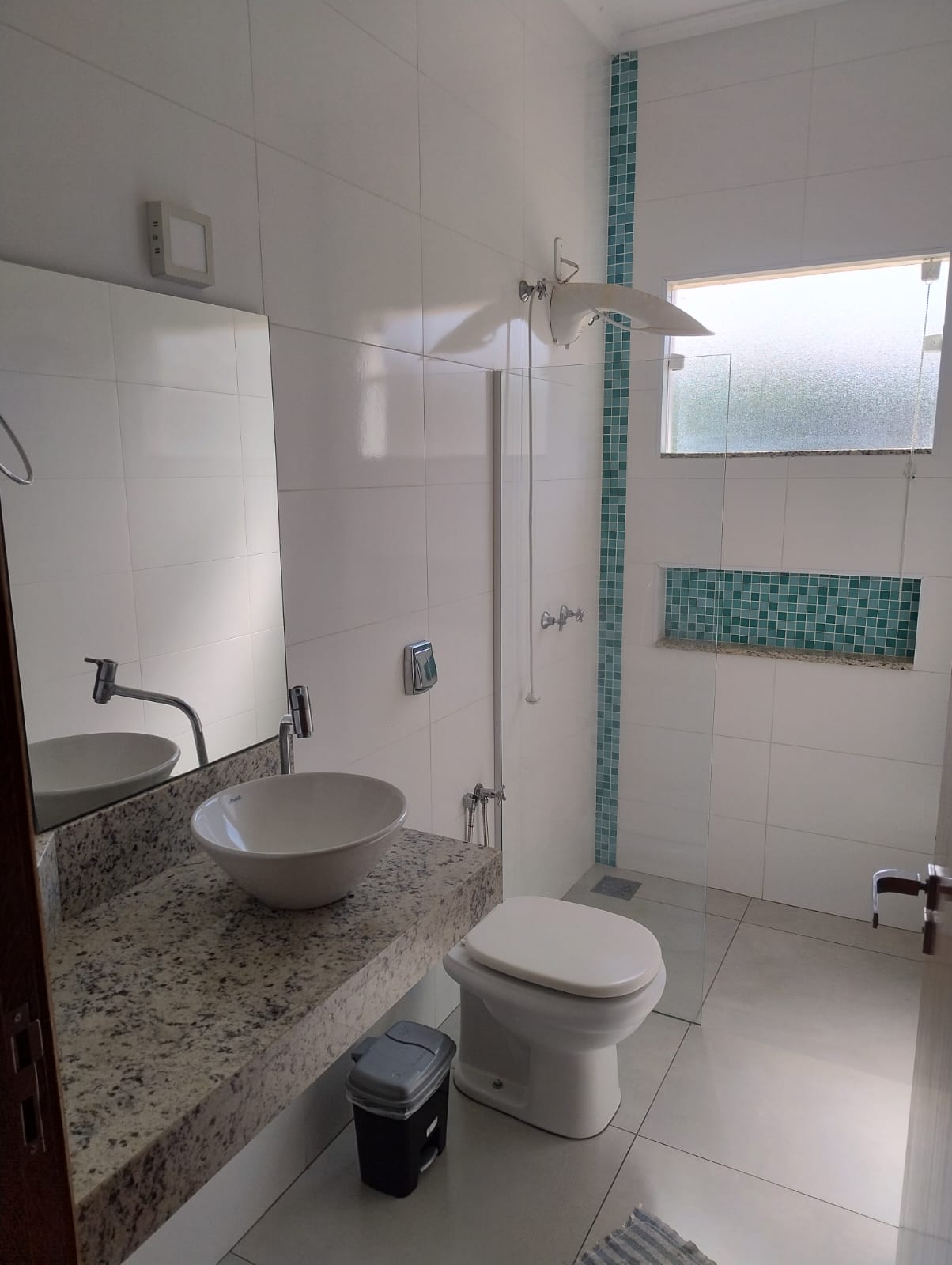 ÓTIMA CASA COM SALÃO COMERCIAL NO BAIRRO ANTONIO FERREIRA 