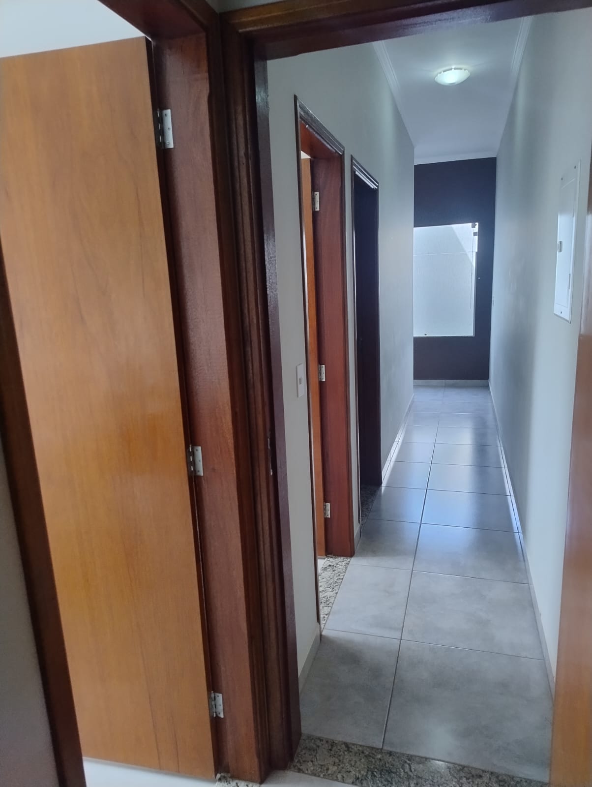 ÓTIMA CASA COM SALÃO COMERCIAL NO BAIRRO ANTONIO FERREIRA 