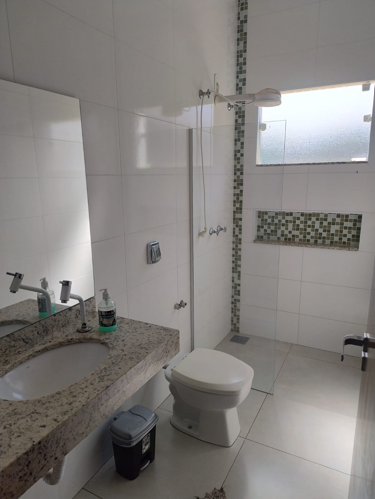 ÓTIMA CASA COM SALÃO COMERCIAL NO BAIRRO ANTONIO FERREIRA 