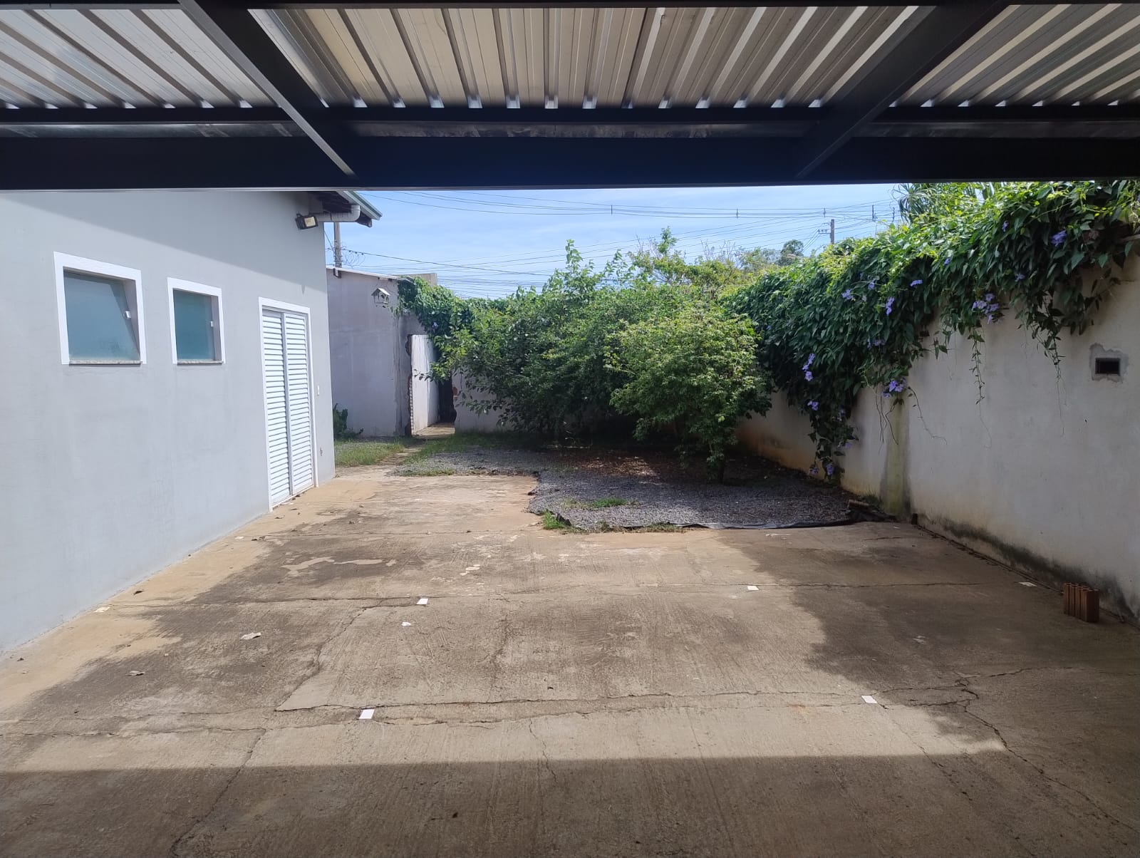 ÓTIMA CASA COM SALÃO COMERCIAL NO BAIRRO ANTONIO FERREIRA 