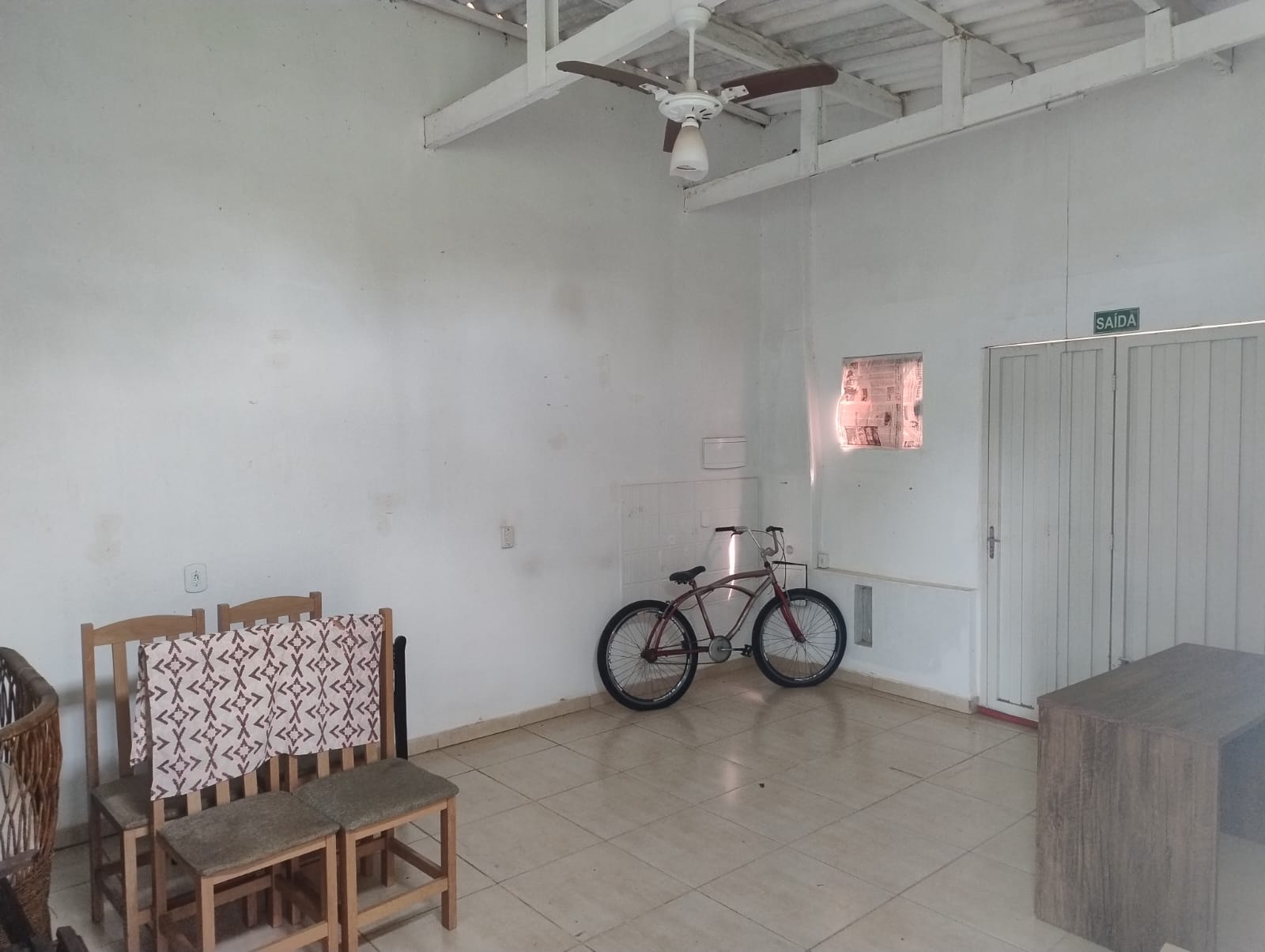 ÓTIMA CASA COM SALÃO COMERCIAL NO BAIRRO ANTONIO FERREIRA 