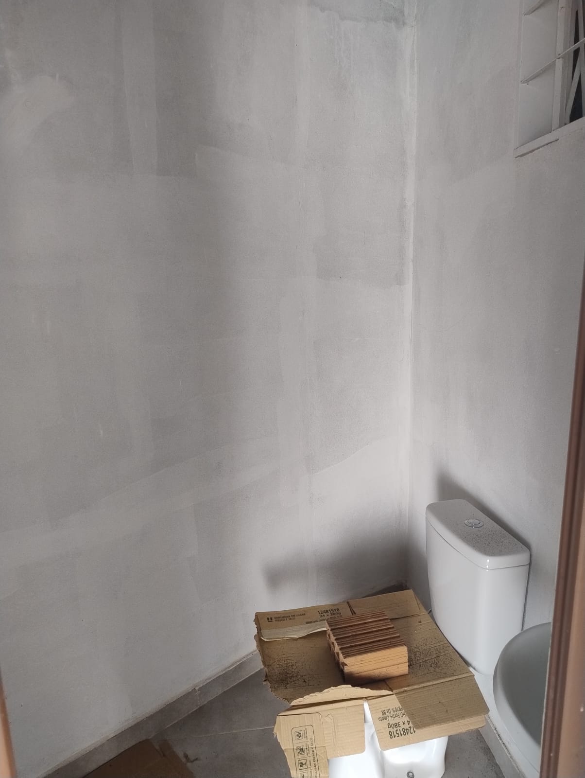 ÓTIMA CASA COM SALÃO COMERCIAL NO BAIRRO ANTONIO FERREIRA 