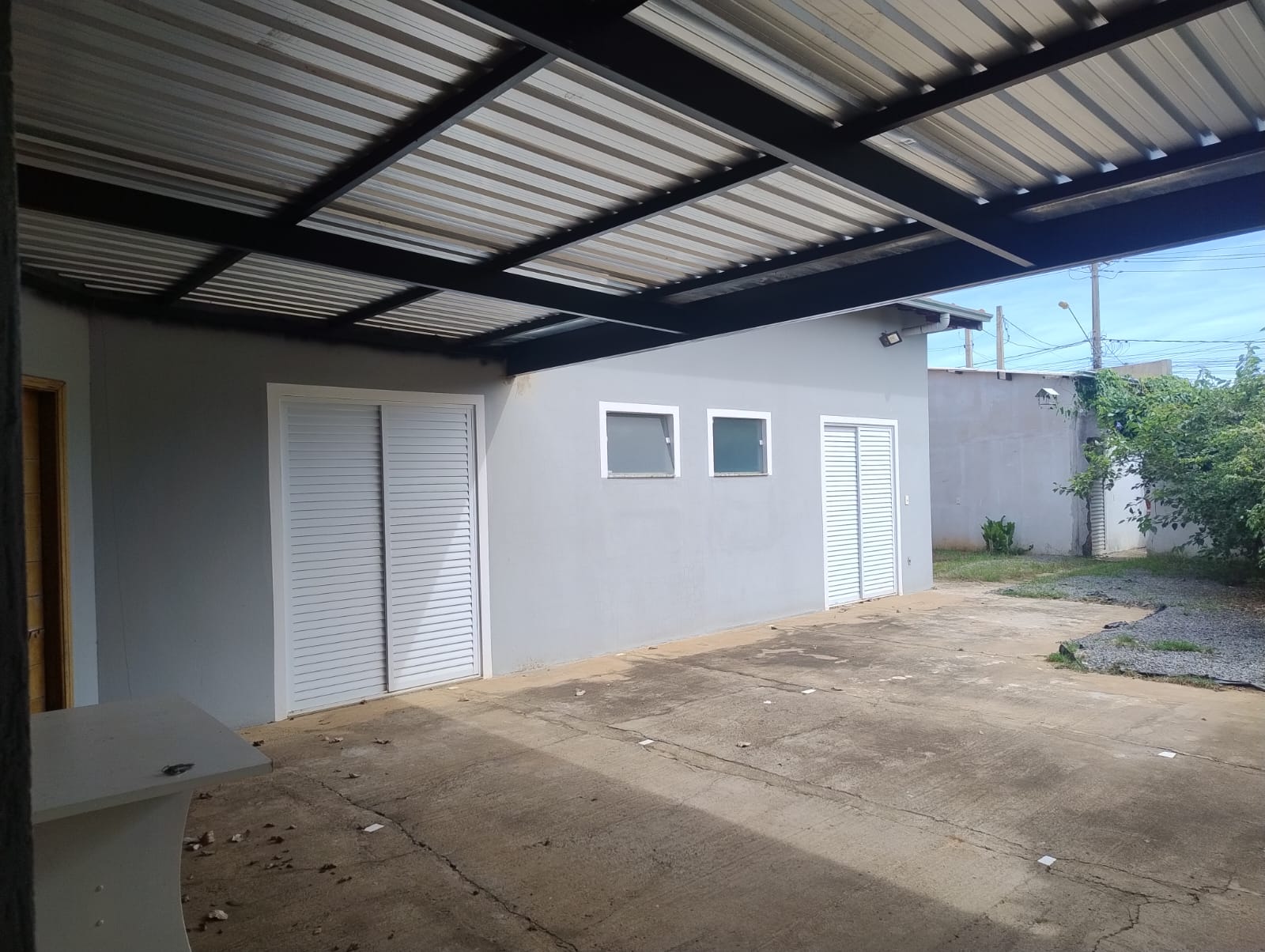 ÓTIMA CASA COM SALÃO COMERCIAL NO BAIRRO ANTONIO FERREIRA 