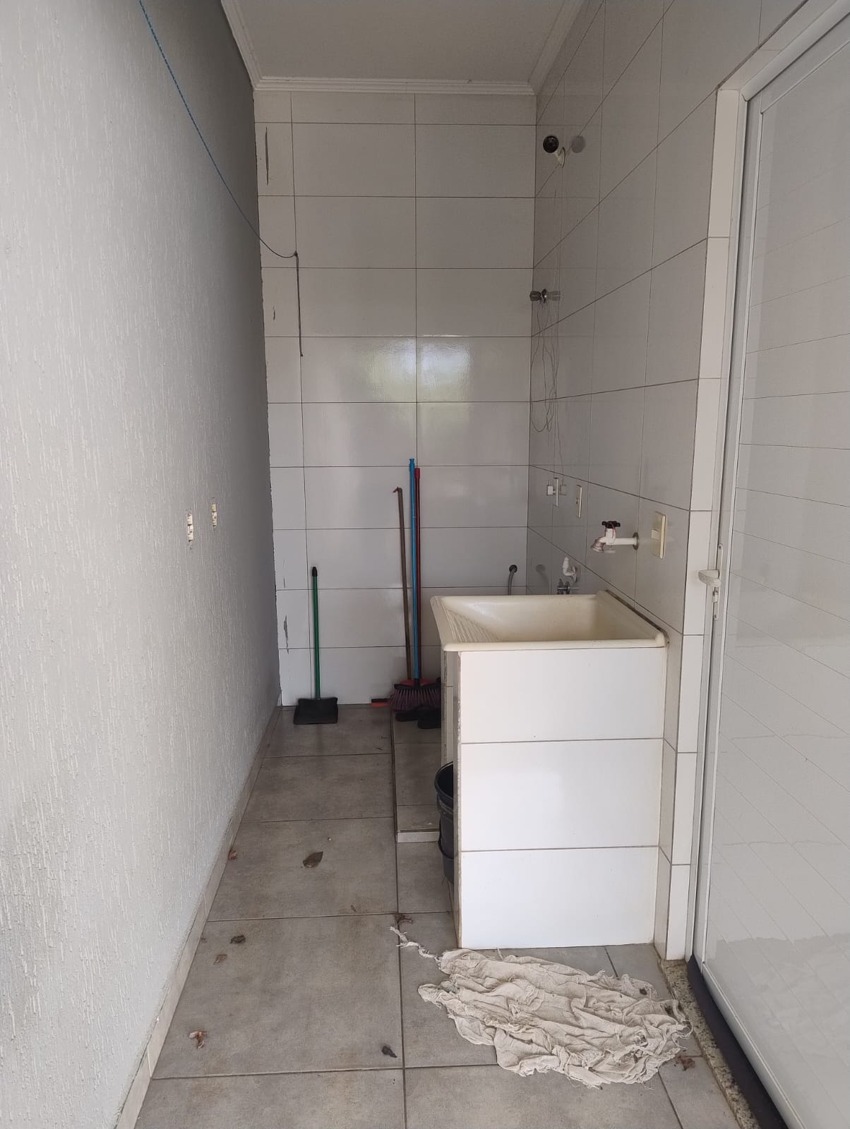 ÓTIMA CASA COM SALÃO COMERCIAL NO BAIRRO ANTONIO FERREIRA 