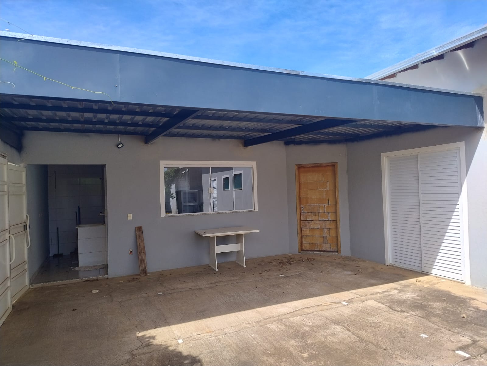 ÓTIMA CASA COM SALÃO COMERCIAL NO BAIRRO ANTONIO FERREIRA 