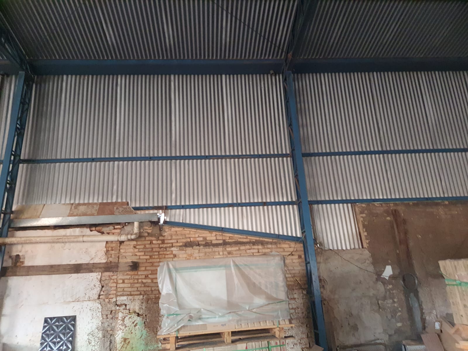 ÓTIMO BARRACÃO PARA DEPÓSITO NO CENTRO