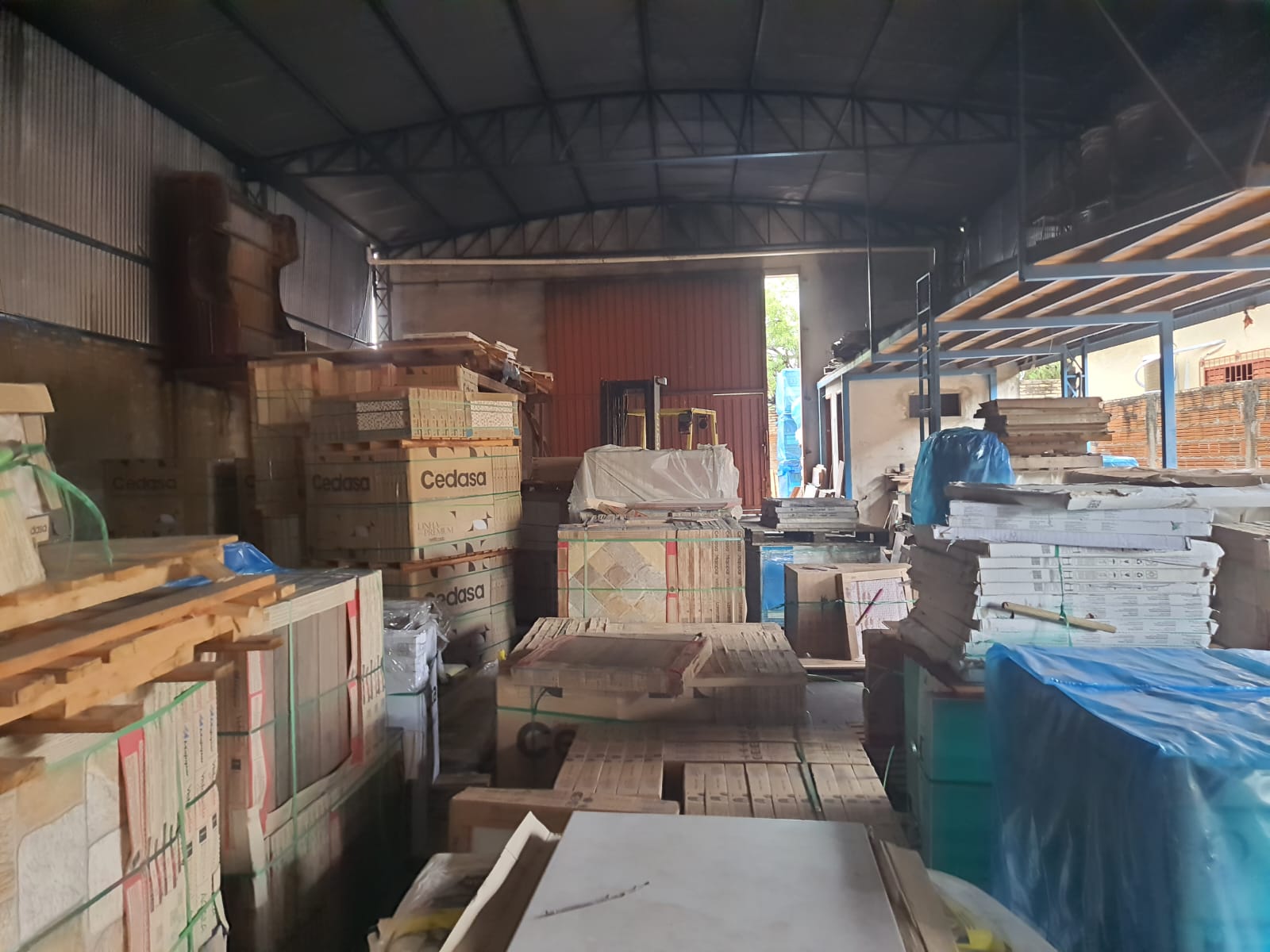 ÓTIMO BARRACÃO PARA DEPÓSITO NO CENTRO