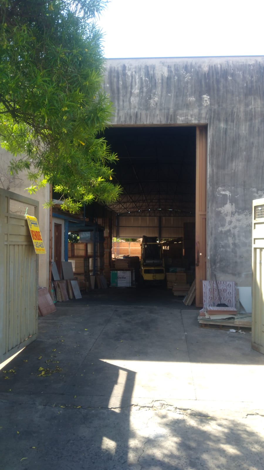 ÓTIMO BARRACÃO PARA DEPÓSITO NO CENTRO