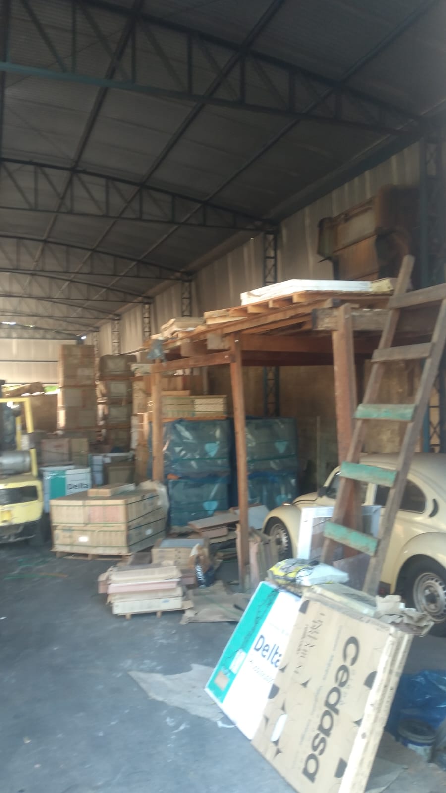 ÓTIMO BARRACÃO PARA DEPÓSITO NO CENTRO