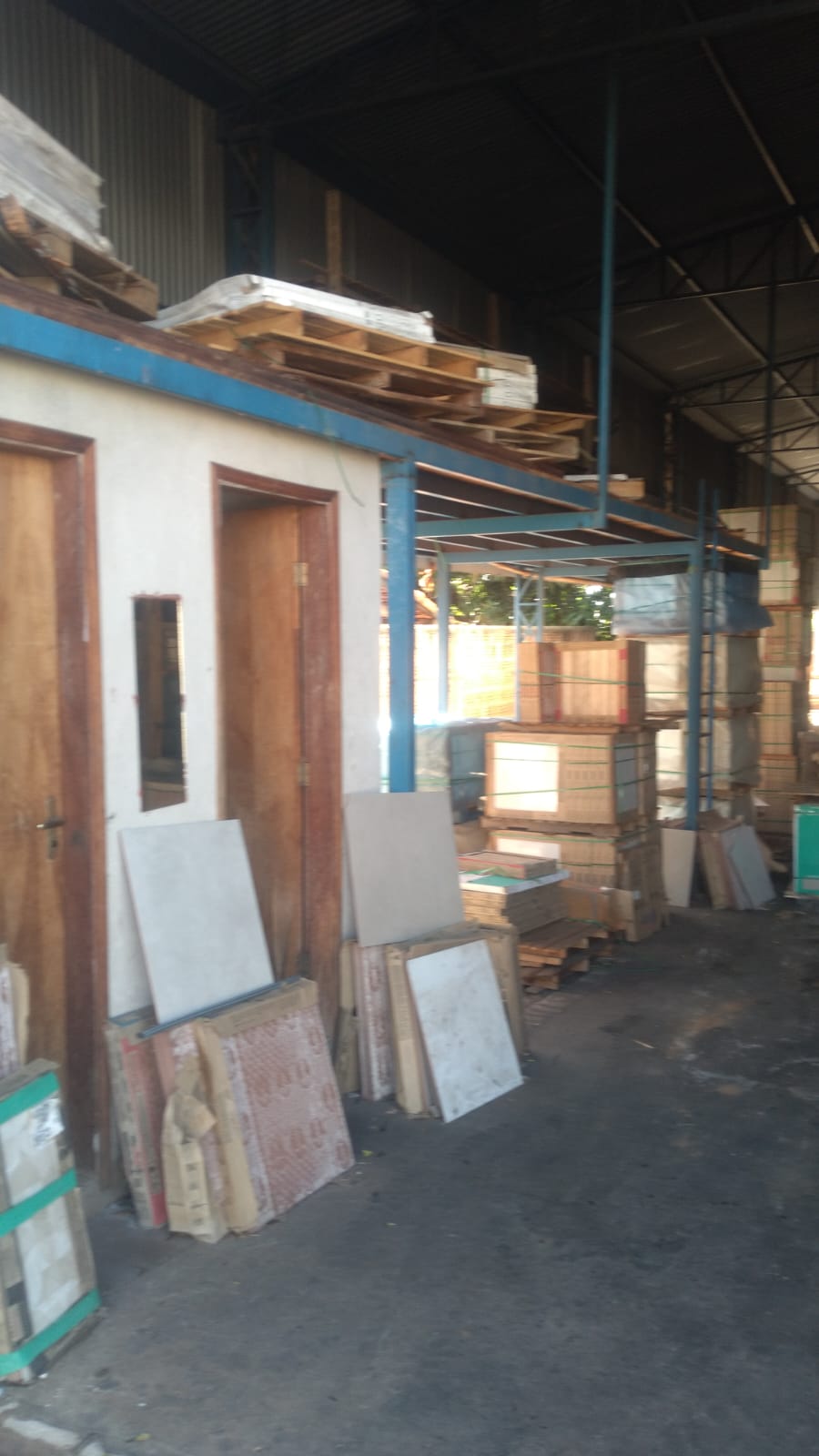 ÓTIMO BARRACÃO PARA DEPÓSITO NO CENTRO