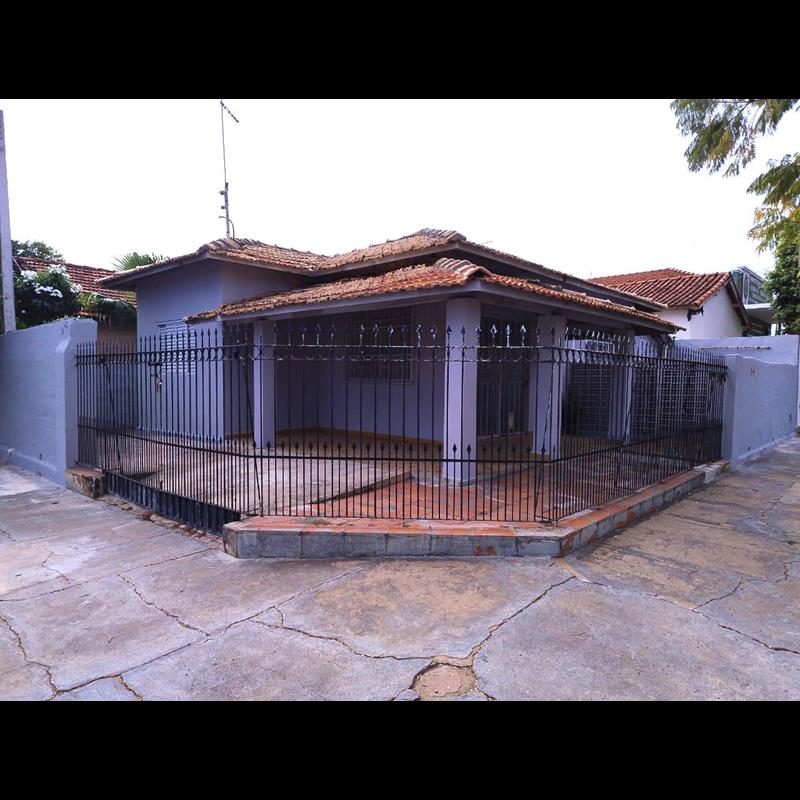CASA DE ESQUINA NO CENTRO