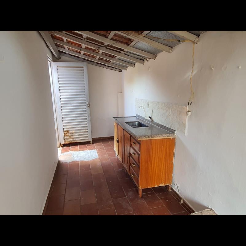 CASA DE ESQUINA NO CENTRO