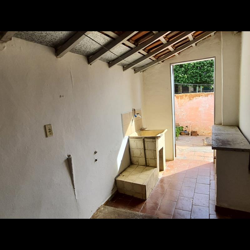 CASA DE ESQUINA NO CENTRO