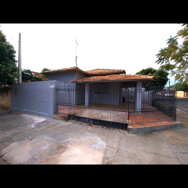 CASA DE ESQUINA NO CENTRO