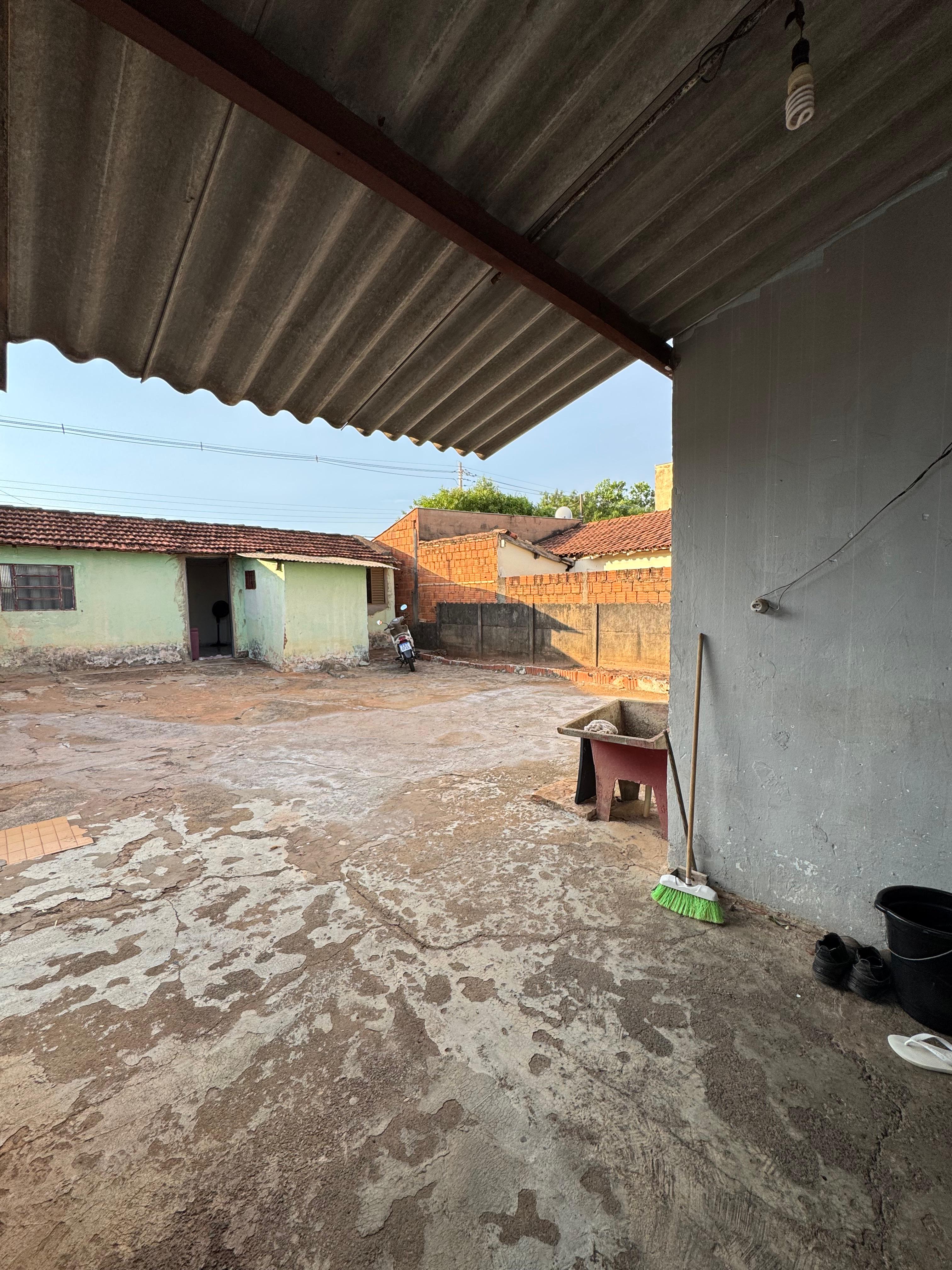 DUAS CASAS NO MESMO TERRENO NO JARDIM SANTO ANTÔNIO