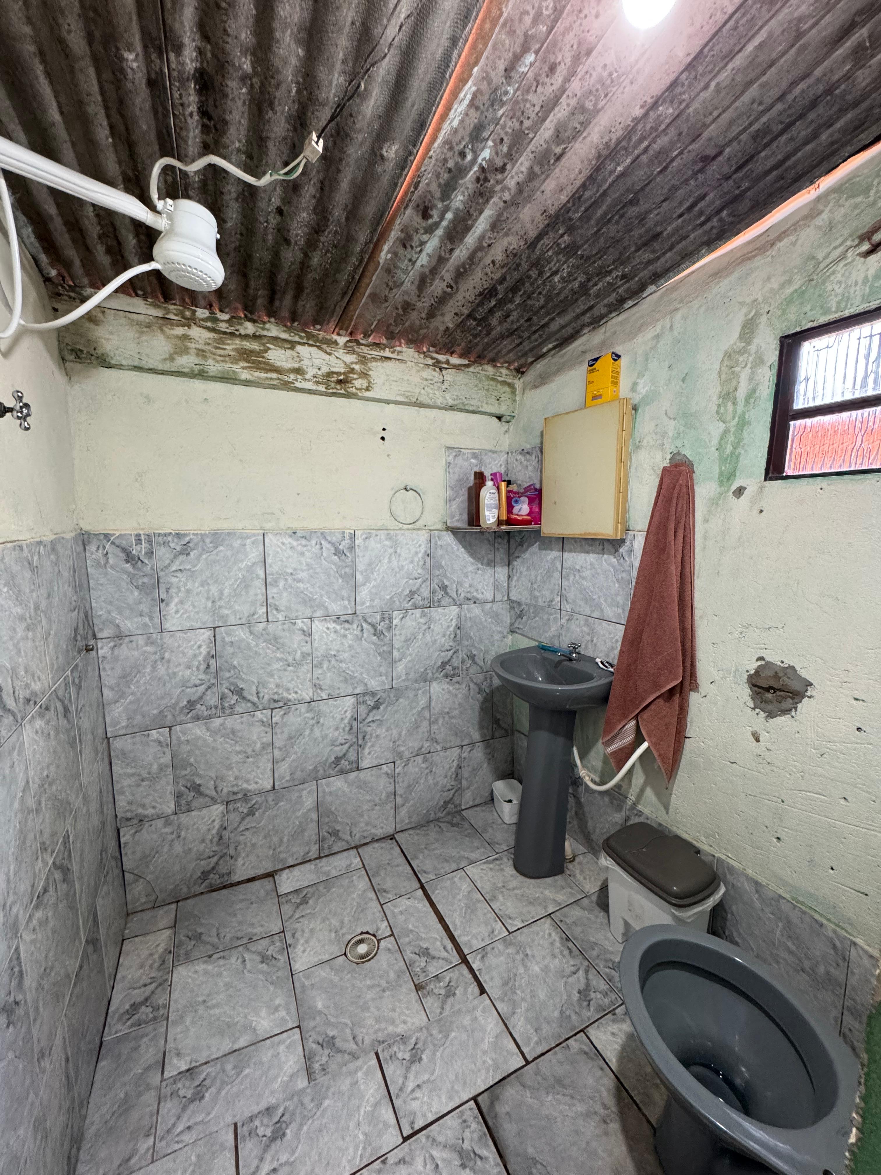 DUAS CASAS NO MESMO TERRENO NO JARDIM SANTO ANTÔNIO