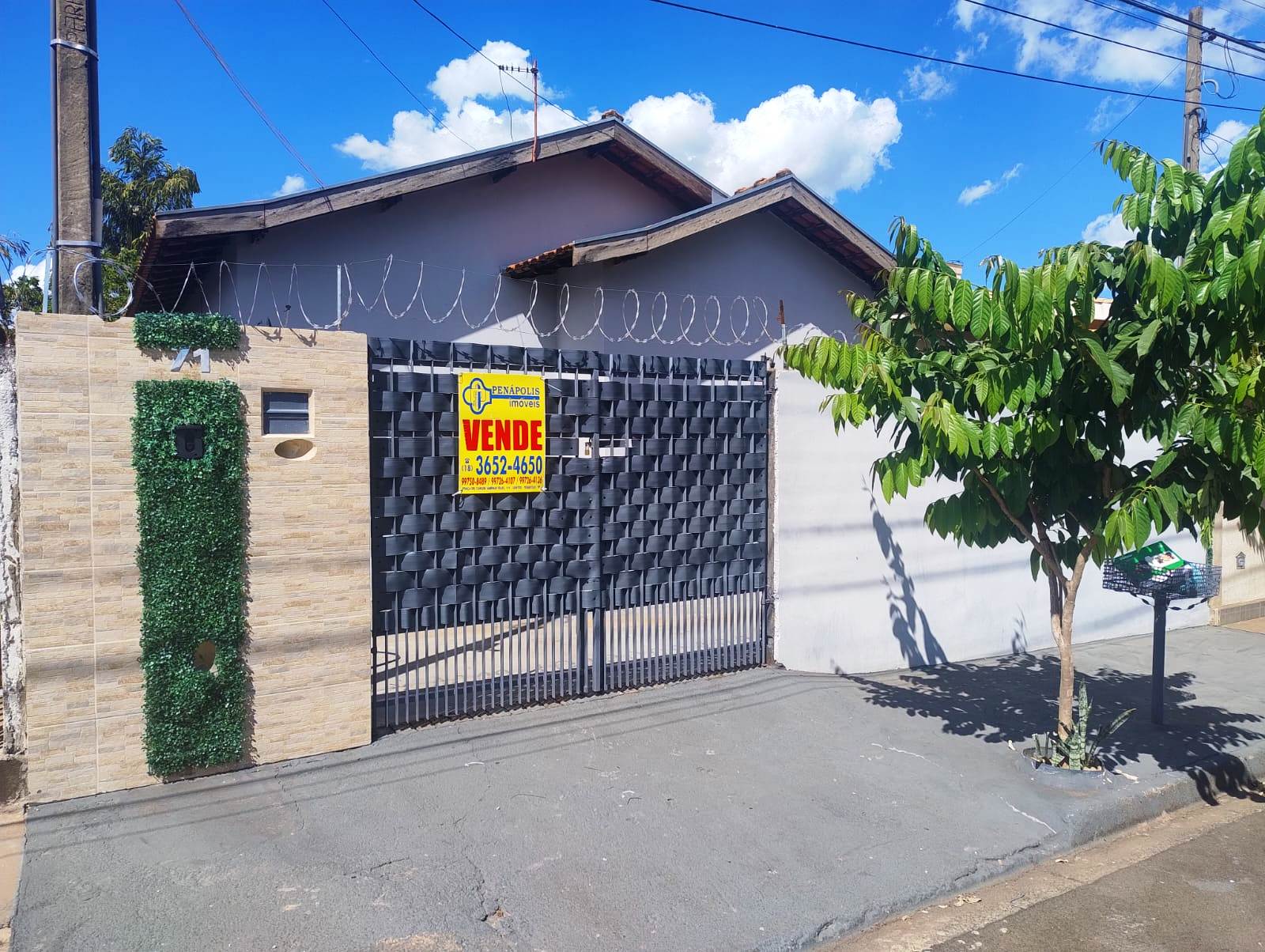 CASA COM PORCELANATO NO MONREAL