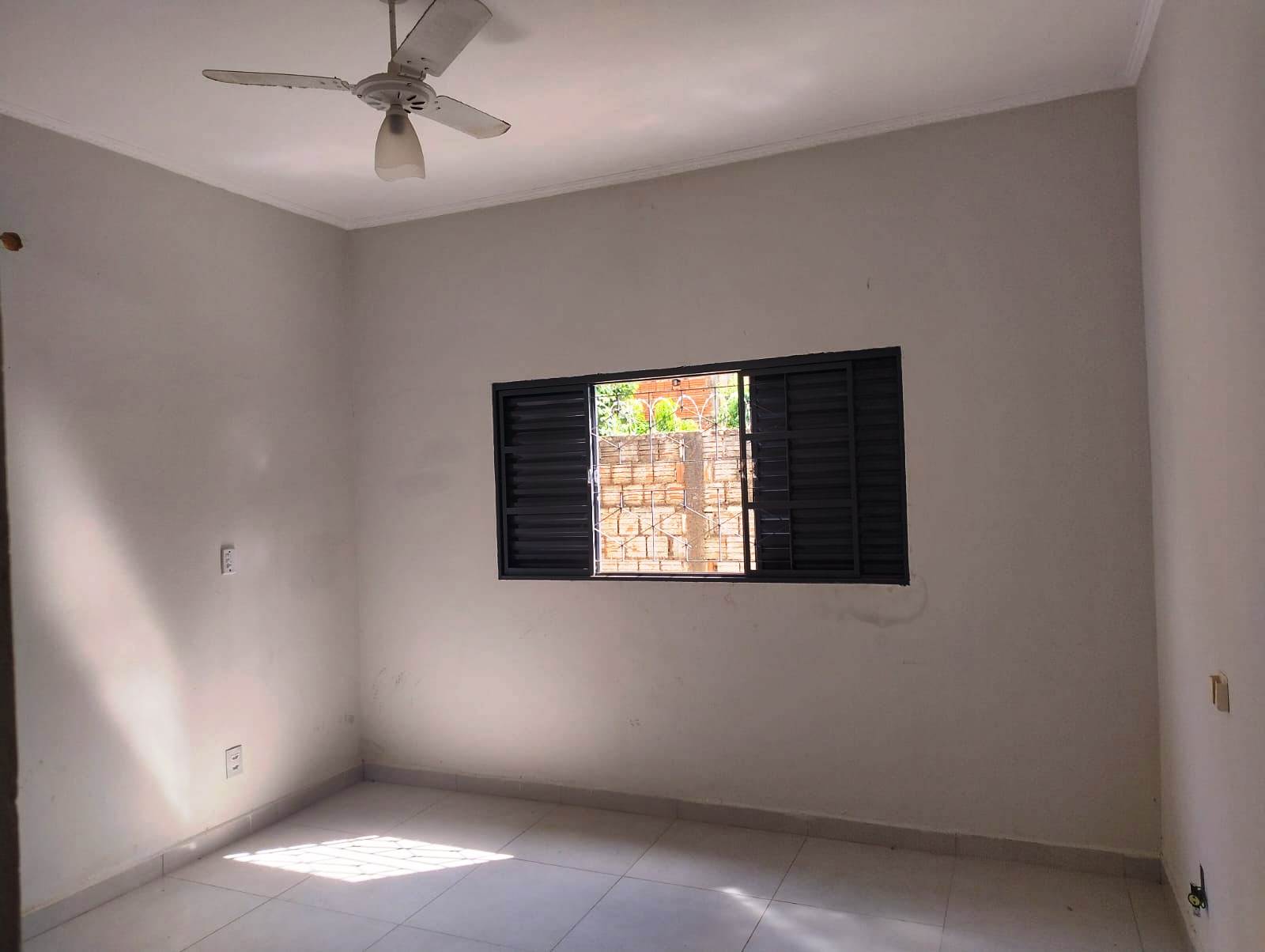 CASA COM PORCELANATO NO MONREAL