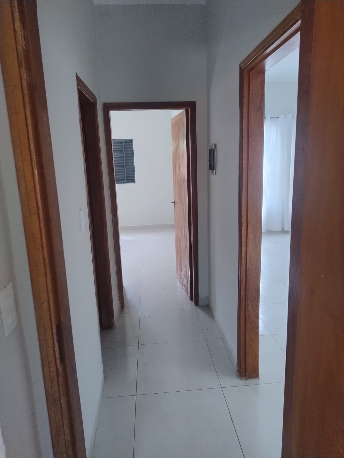 CASA COM PORCELANATO NO MONREAL