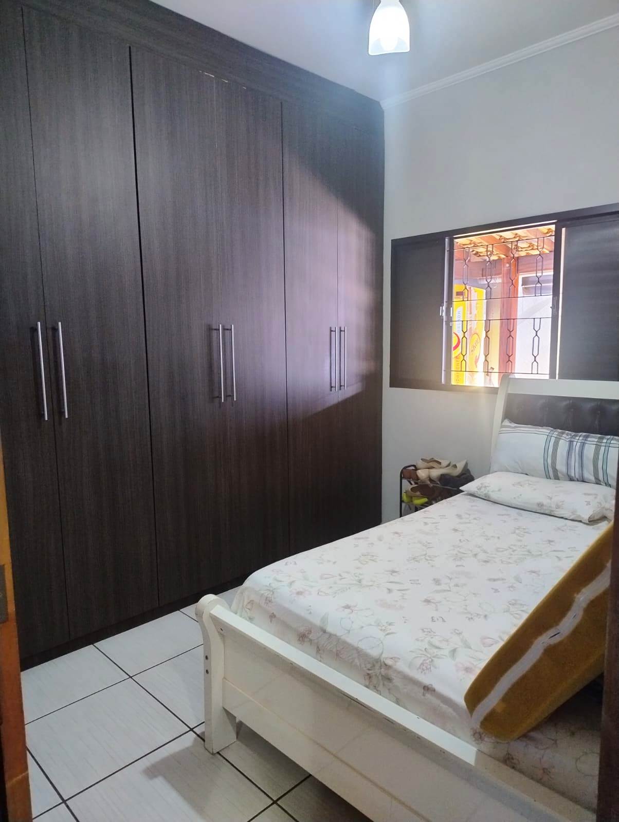 ÓTIMA CASA DE ESQUINA NO JARDIM DEL REY