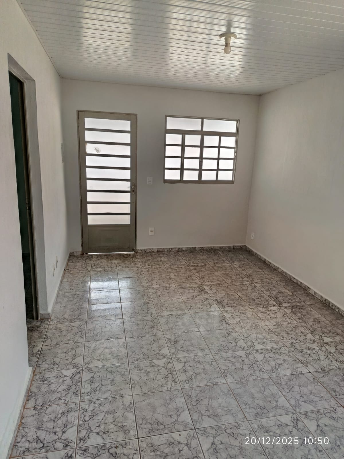 Rua das Begônias,49 - Conjunto Habitacional Sílvia Covas