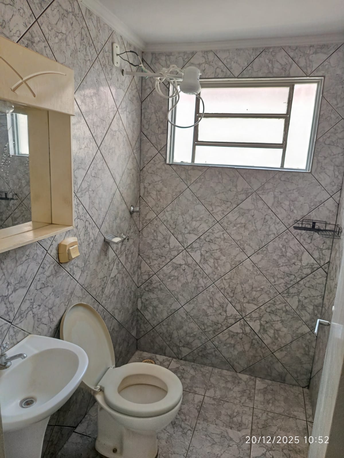 Rua das Begônias,49 - Conjunto Habitacional Sílvia Covas