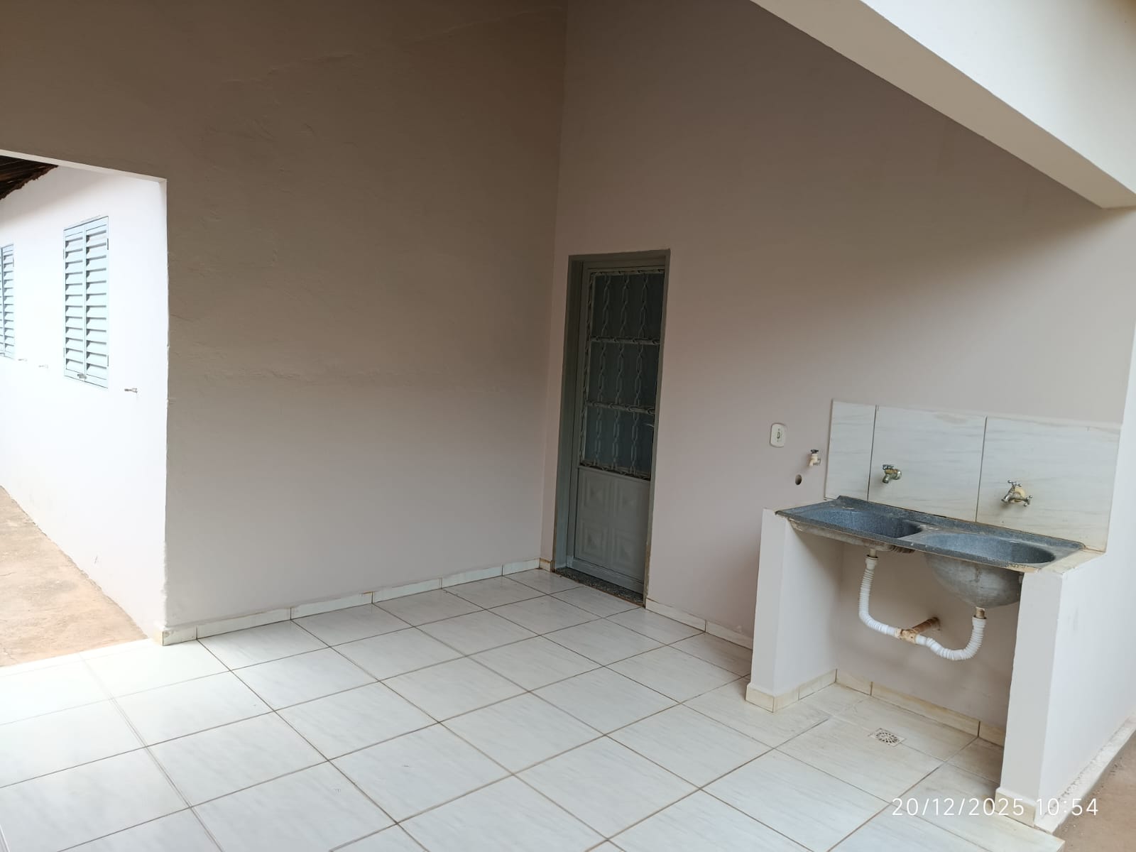 Rua das Begônias,49 - Conjunto Habitacional Sílvia Covas