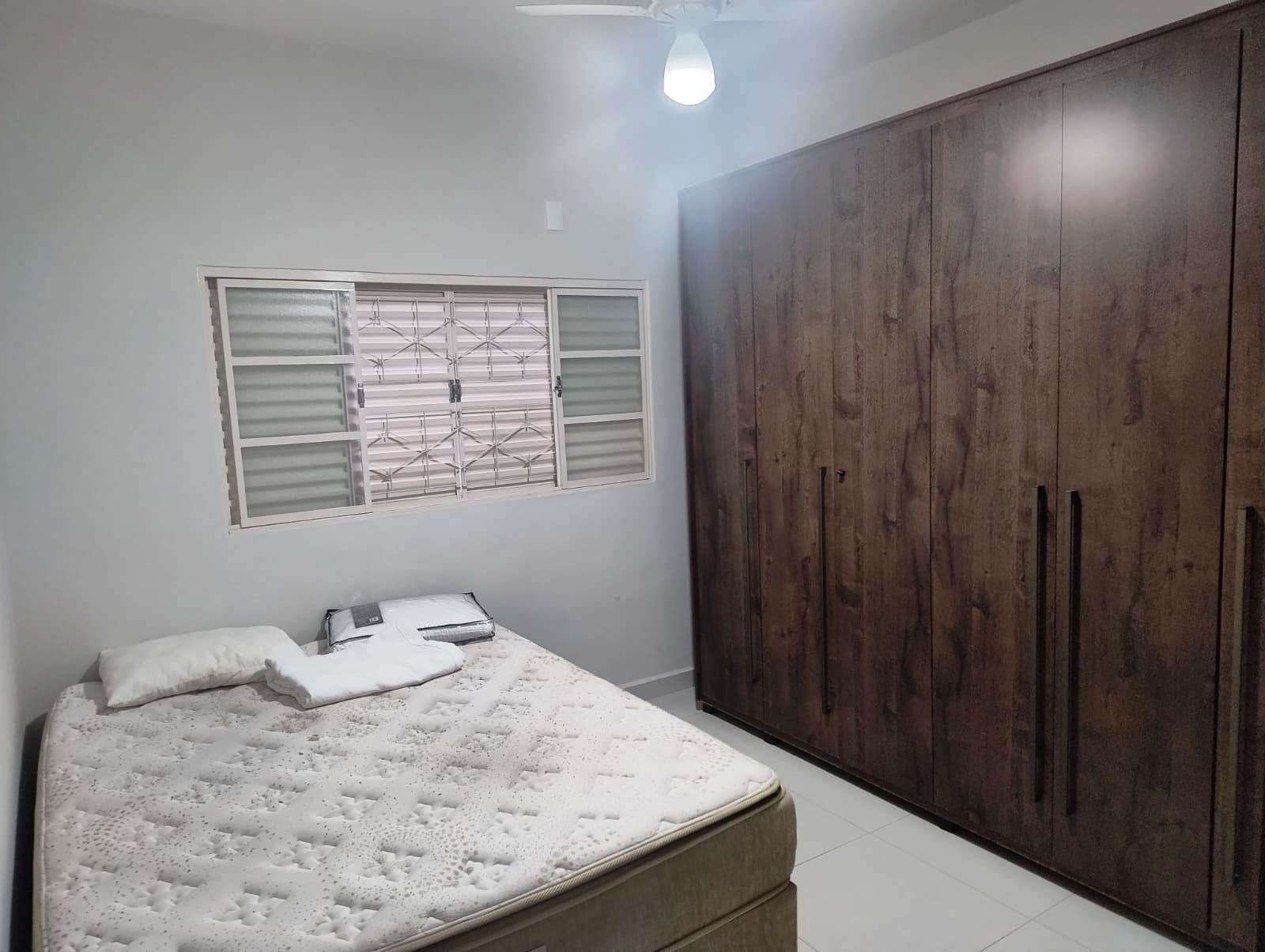 ÓTIMA CASA COM PISCINA NO VILLAGE REGINA 