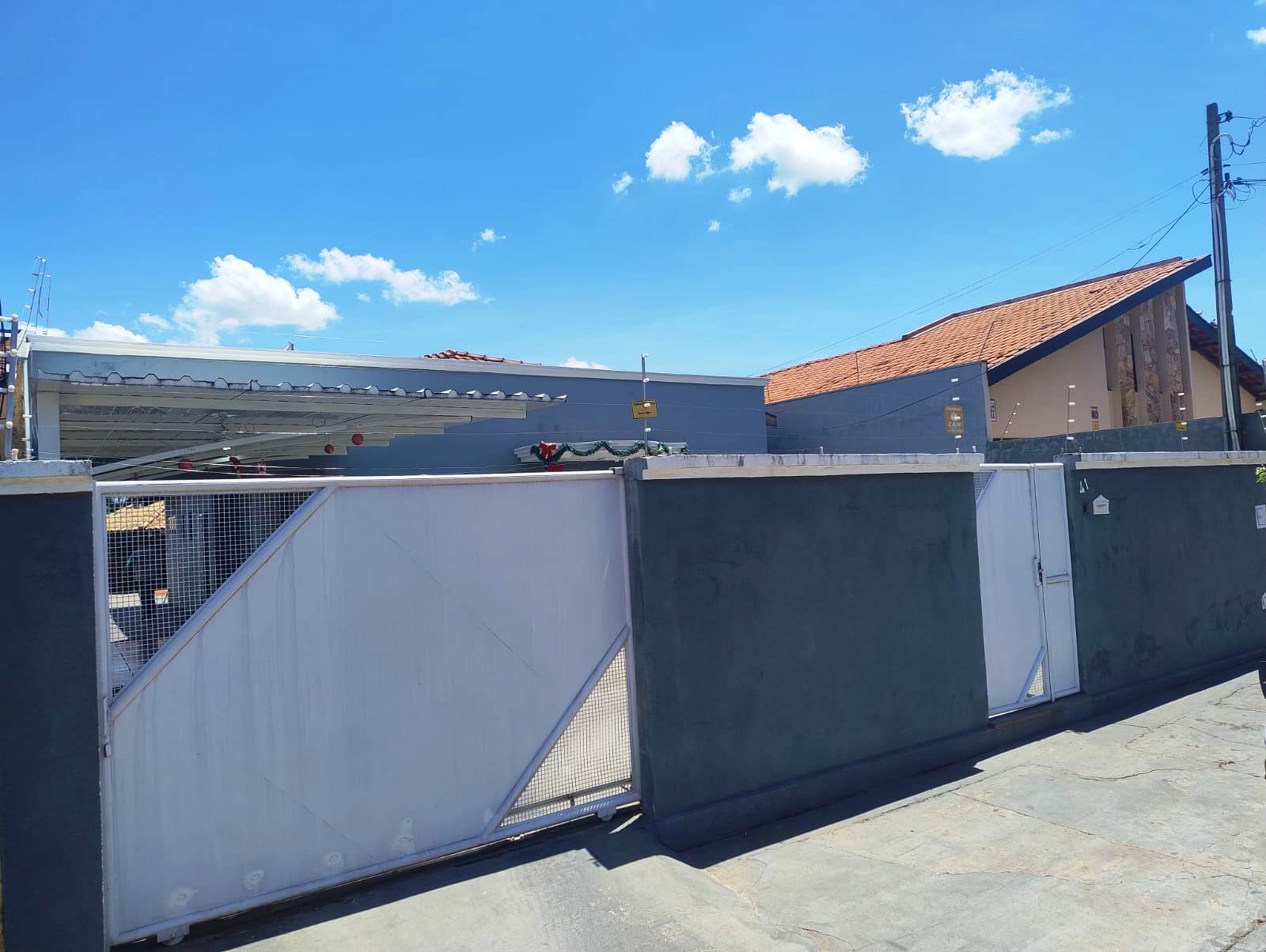 ÓTIMA CASA COM PISCINA NO VILLAGE REGINA 