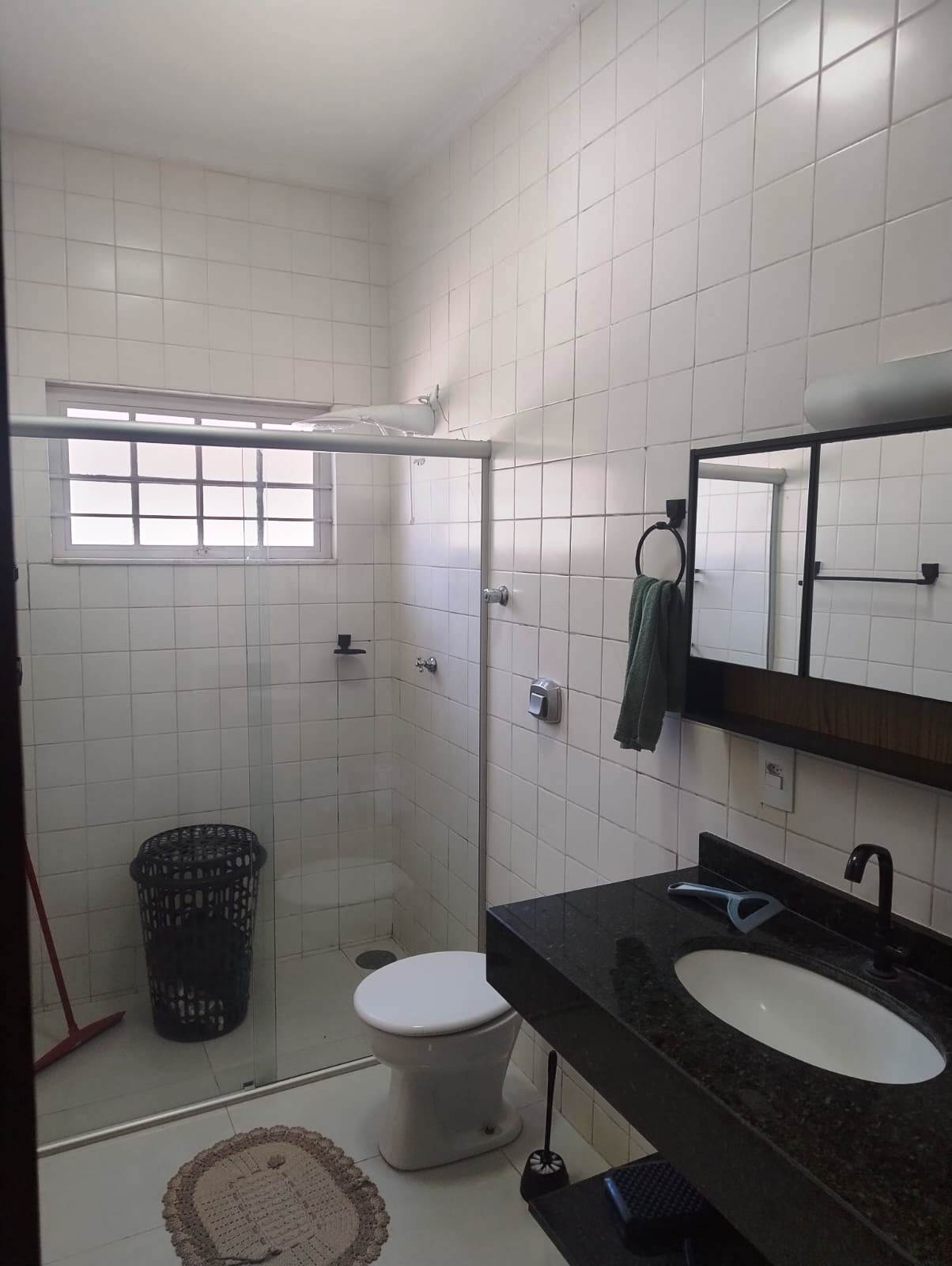 ÓTIMA CASA COM PISCINA NO VILLAGE REGINA 