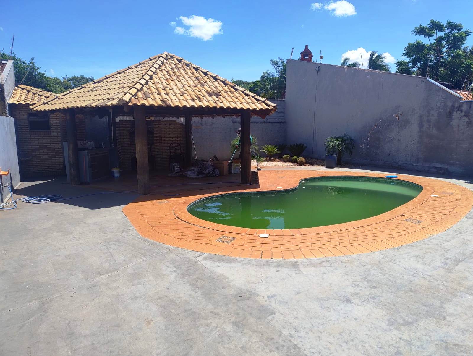 ÓTIMA CASA COM PISCINA NO VILLAGE REGINA 