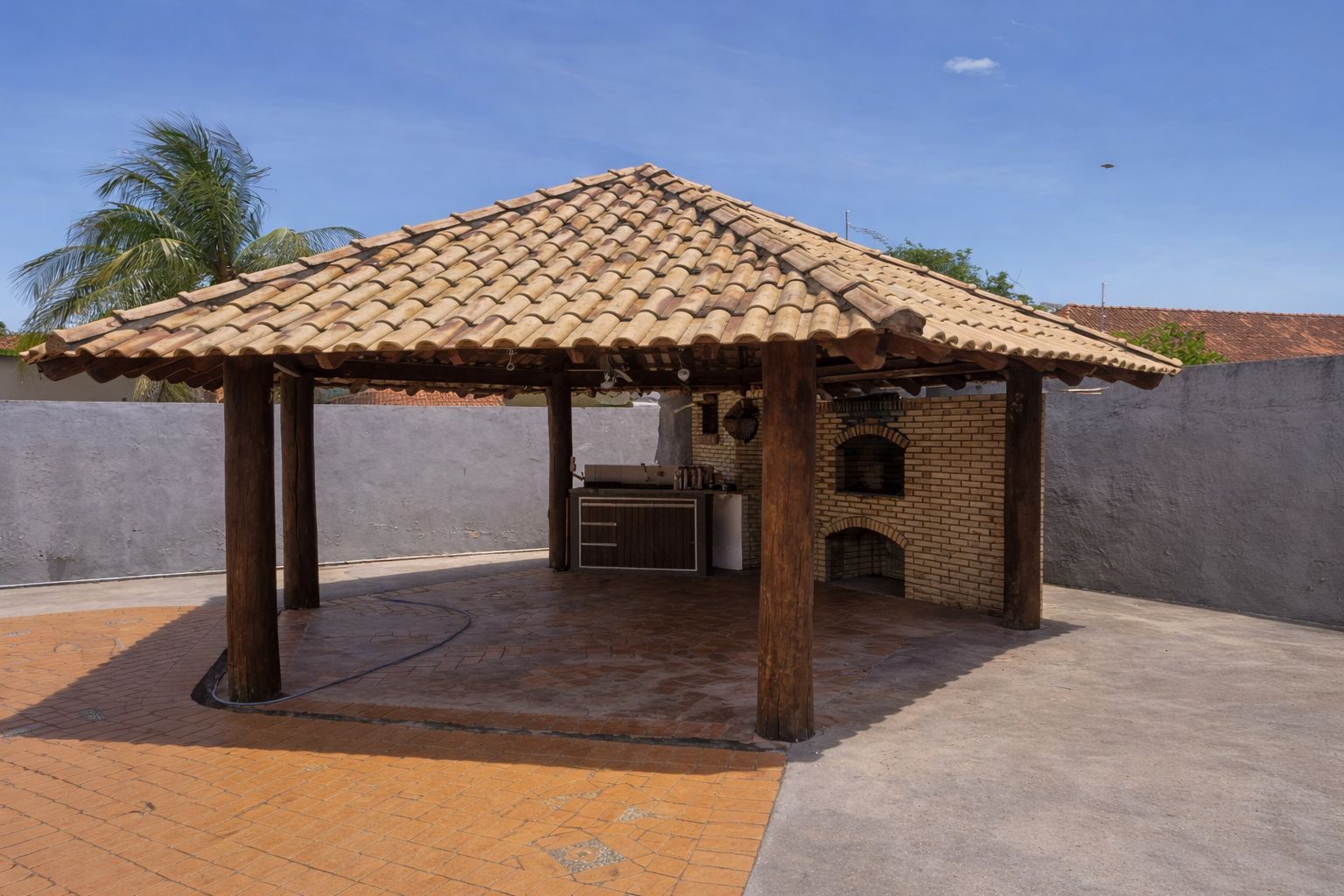 ÓTIMA CASA COM PISCINA NO VILLAGE REGINA 