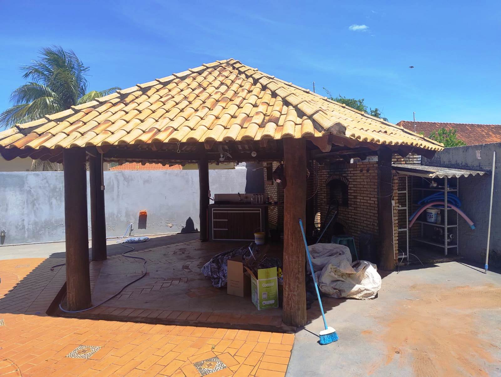 ÓTIMA CASA COM PISCINA NO VILLAGE REGINA 