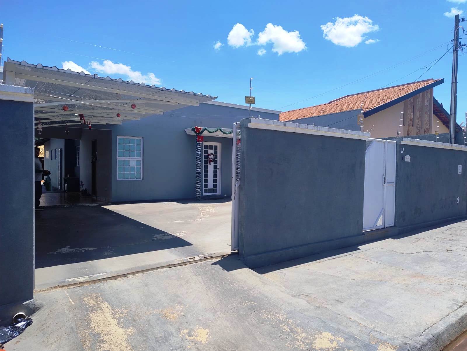 ÓTIMA CASA COM PISCINA NO VILLAGE REGINA 