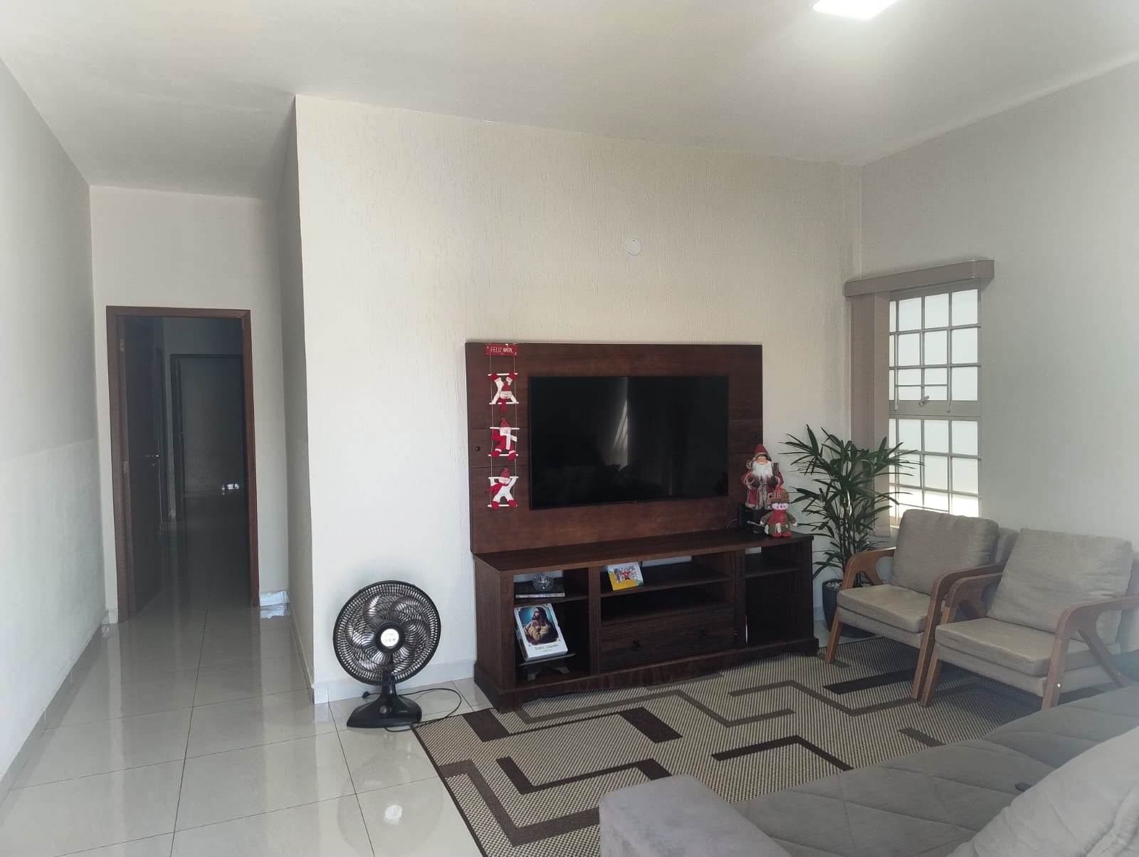 ÓTIMA CASA COM PISCINA NO VILLAGE REGINA 