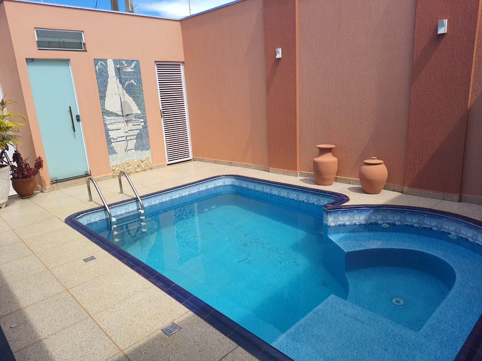 ÓTIMA CASA COM PISCINA AQUECIDA NO JD DO LAGO 2