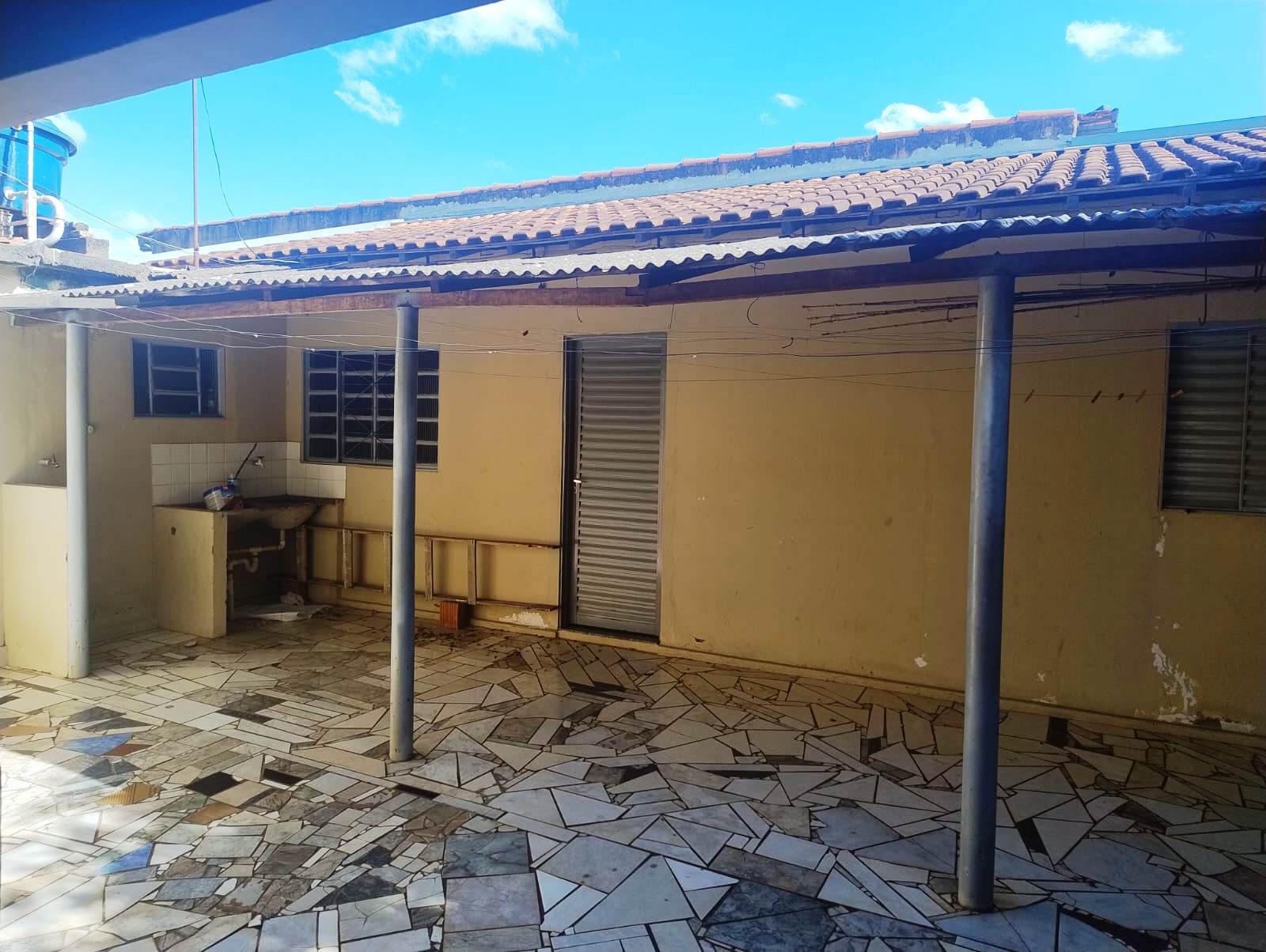 CASA COM EDICULA NO CIDADE JARDIM 