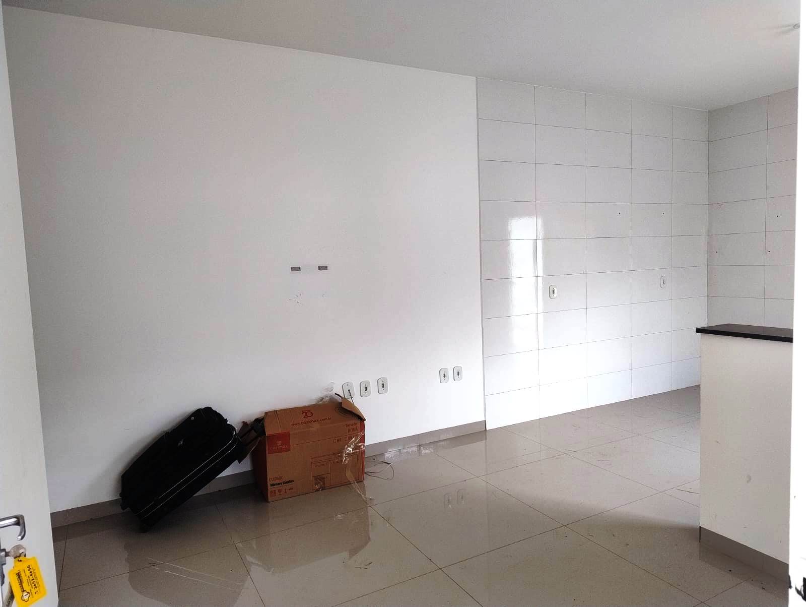 SALÃO COMERCIAL COM UMA ÓTIMA CASA NO JARDIM DO LAGO 4