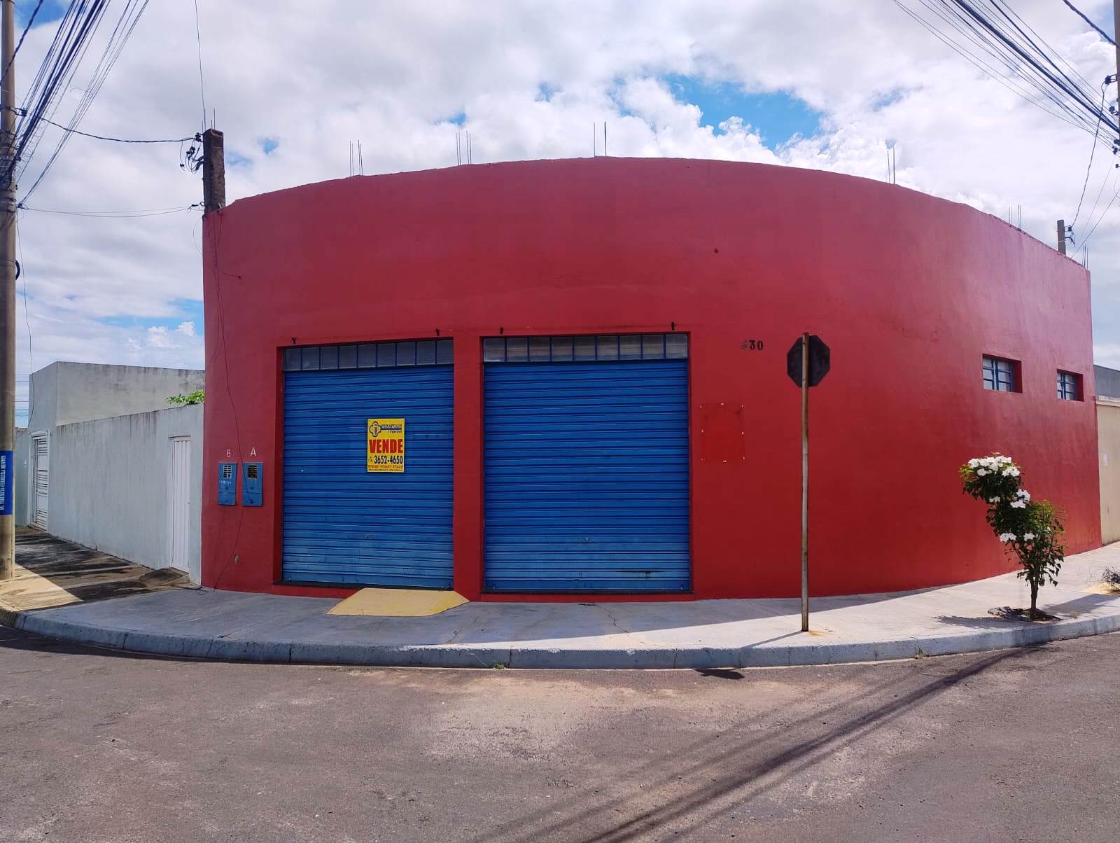 SALÃO COMERCIAL COM UMA ÓTIMA CASA NO JARDIM DO LAGO 4