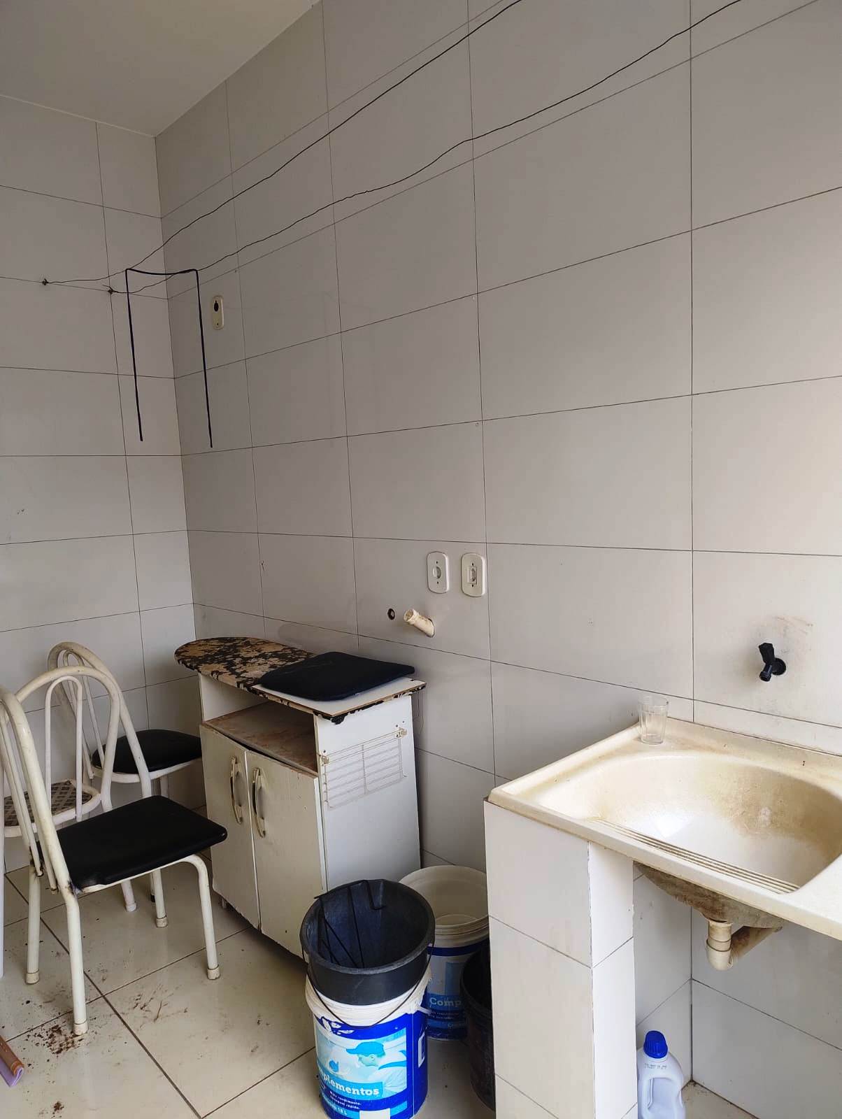 SALÃO COMERCIAL COM UMA ÓTIMA CASA NO JARDIM DO LAGO 4