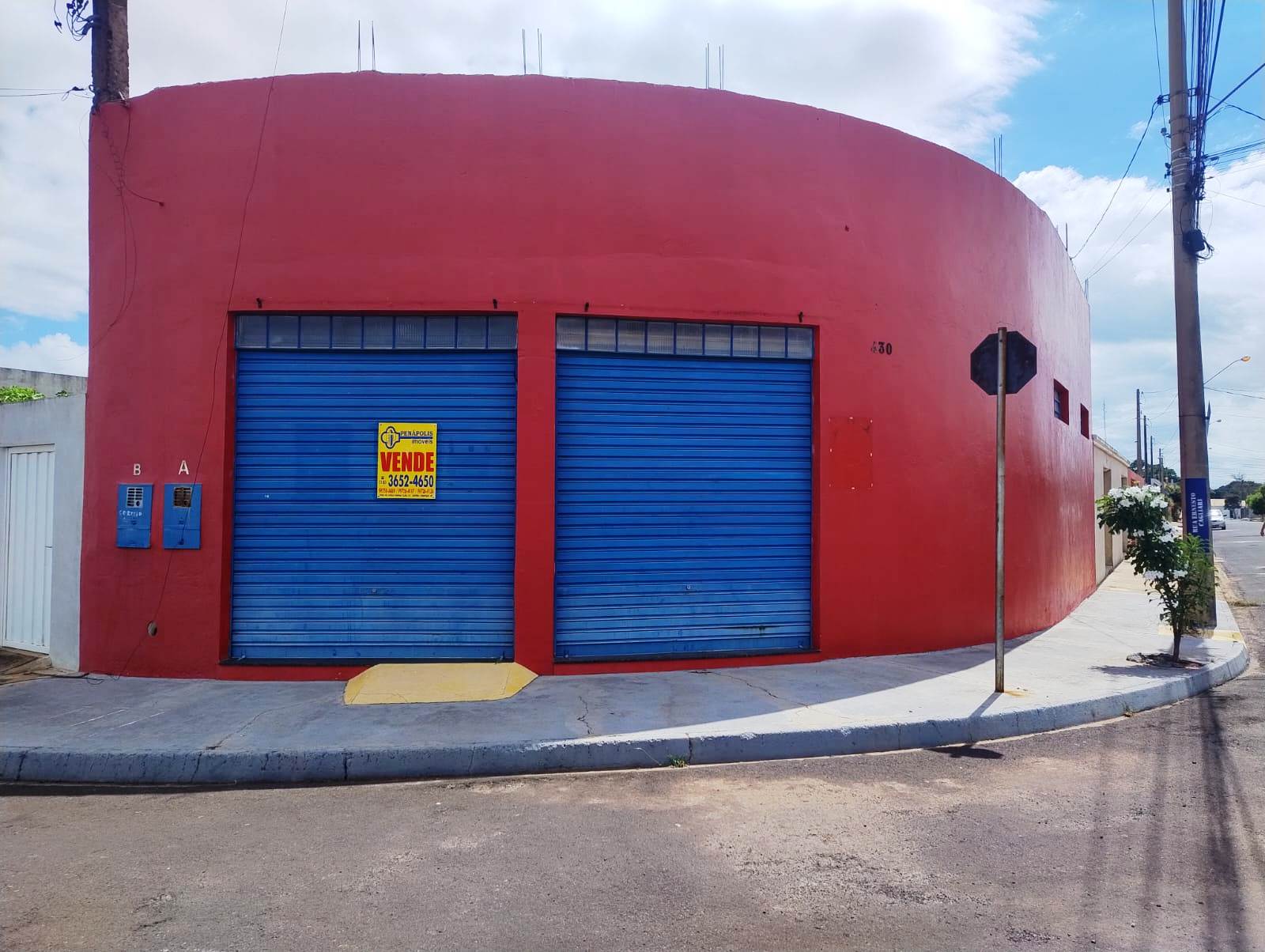 SALÃO COMERCIAL COM UMA ÓTIMA CASA NO JARDIM DO LAGO 4