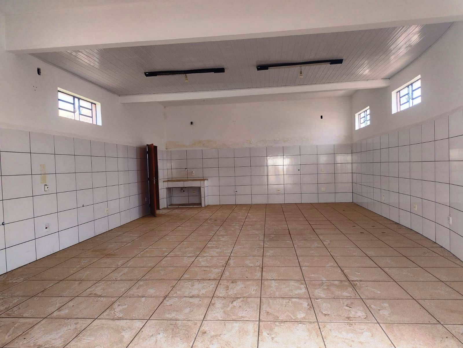 SALÃO COMERCIAL COM UMA ÓTIMA CASA NO JARDIM DO LAGO 4