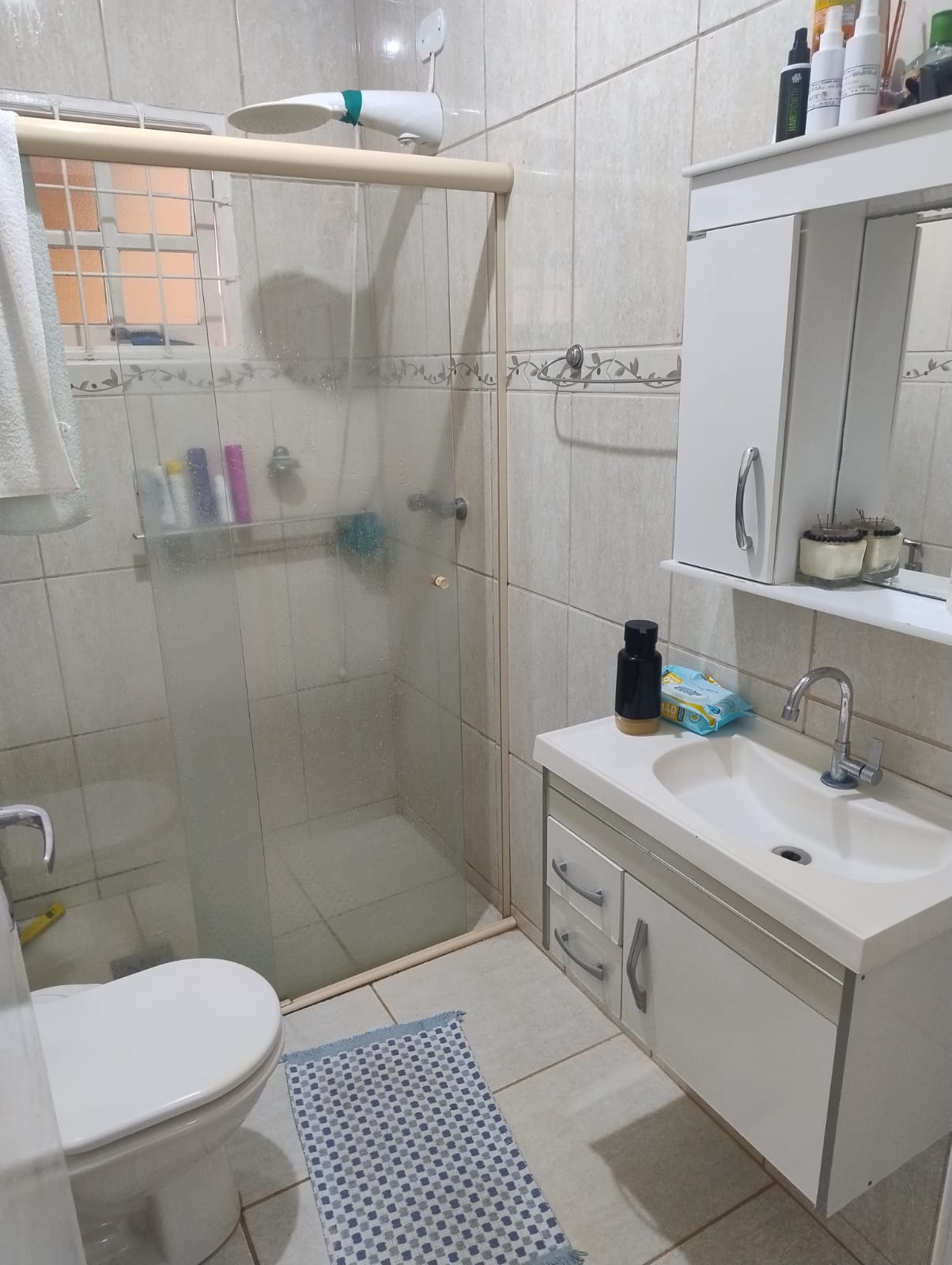 ÓTIMA CASA DE ESQUINA COM AMPLO TERRENO NO JARDIM DEL REY