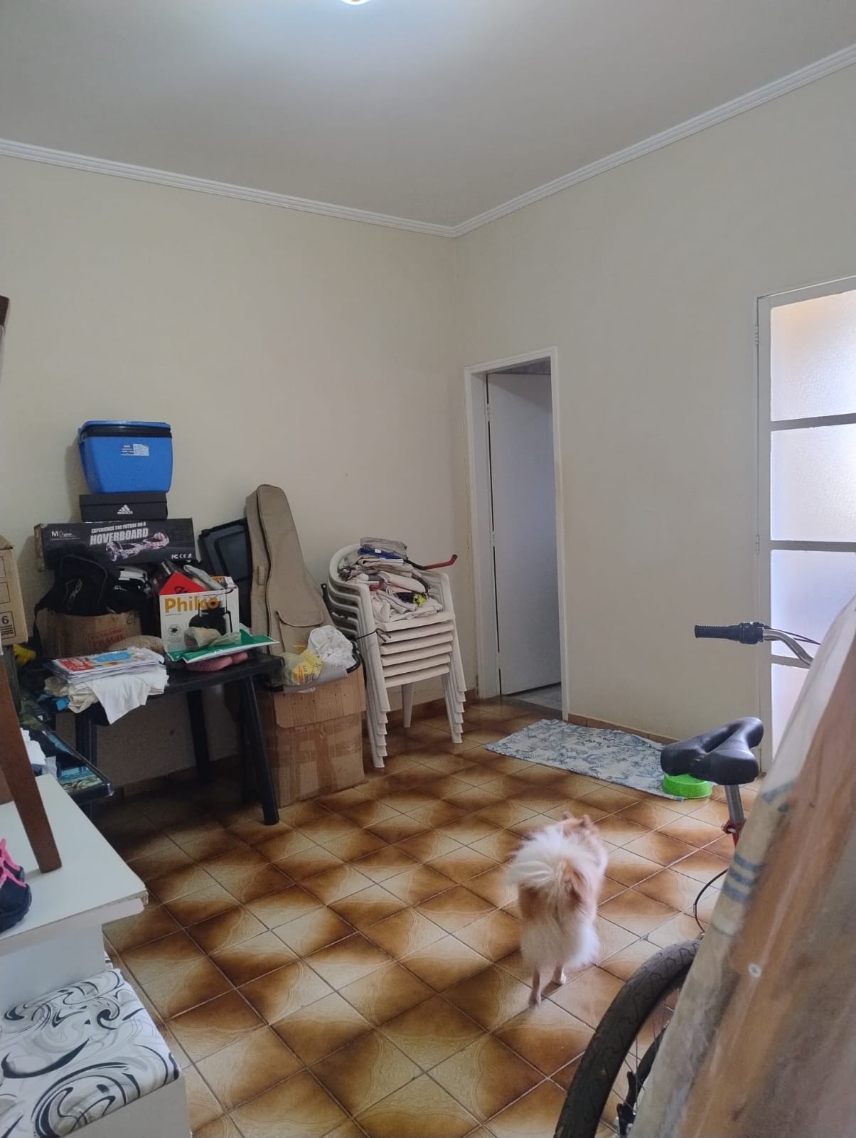 ÓTIMA CASA DE ESQUINA COM AMPLO TERRENO NO JARDIM DEL REY