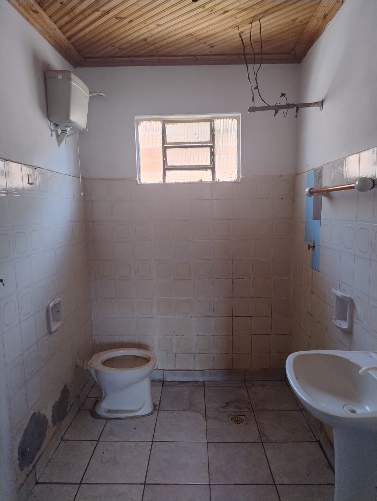 CASA COM SALÃO NO JARDIM PLANALTO